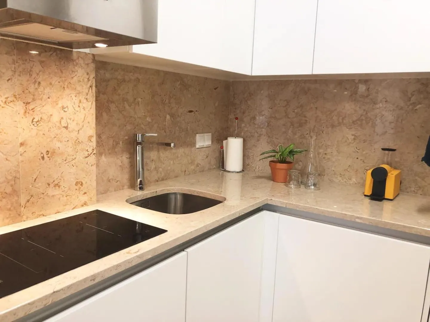 Kitchen or kitchenette in Morgan-Jupiter Apartments