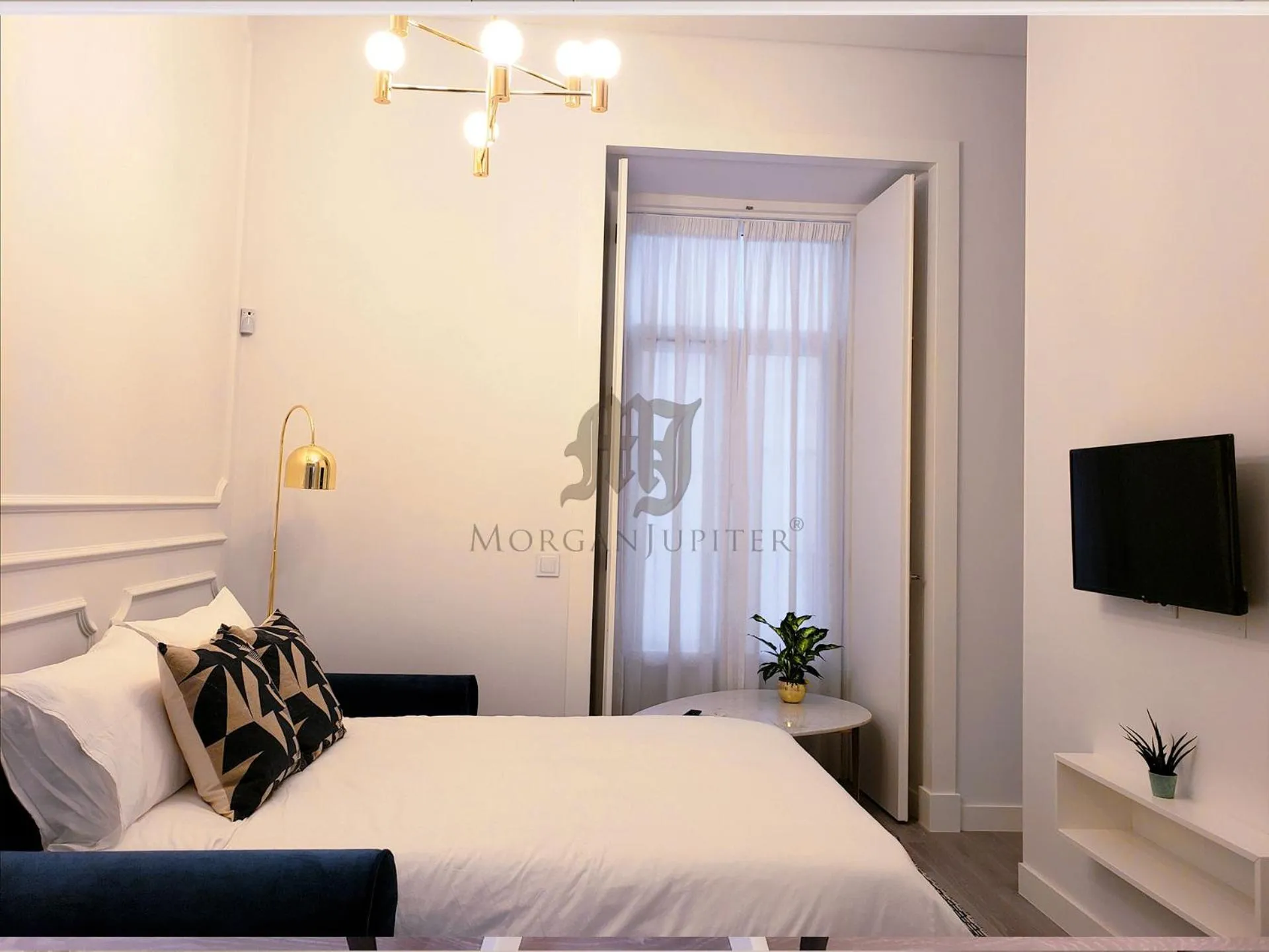 TV and multimedia, Bed in Morgan-Jupiter Apartments