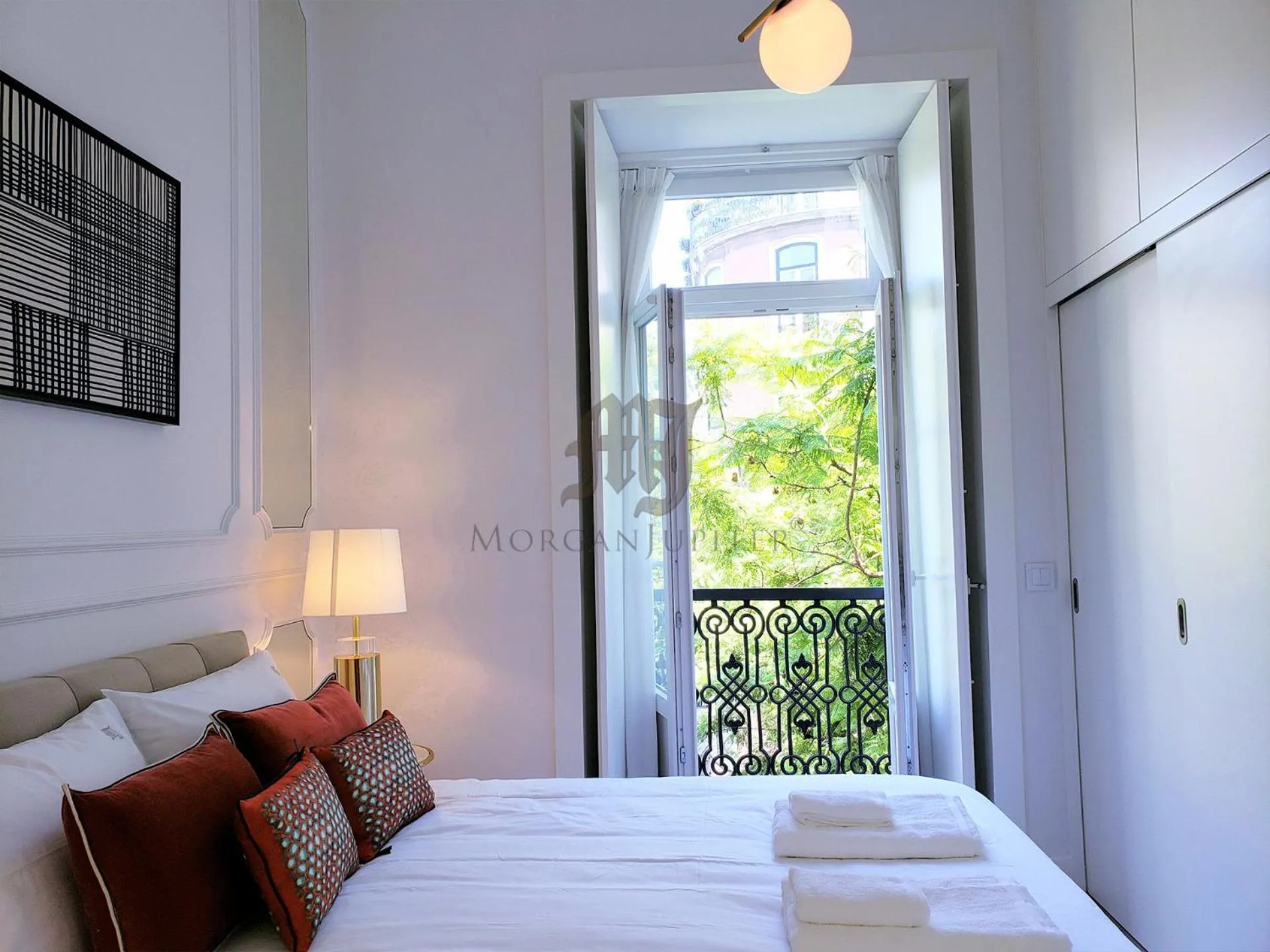 Photo of the whole room, Bed in Morgan-Jupiter Apartments