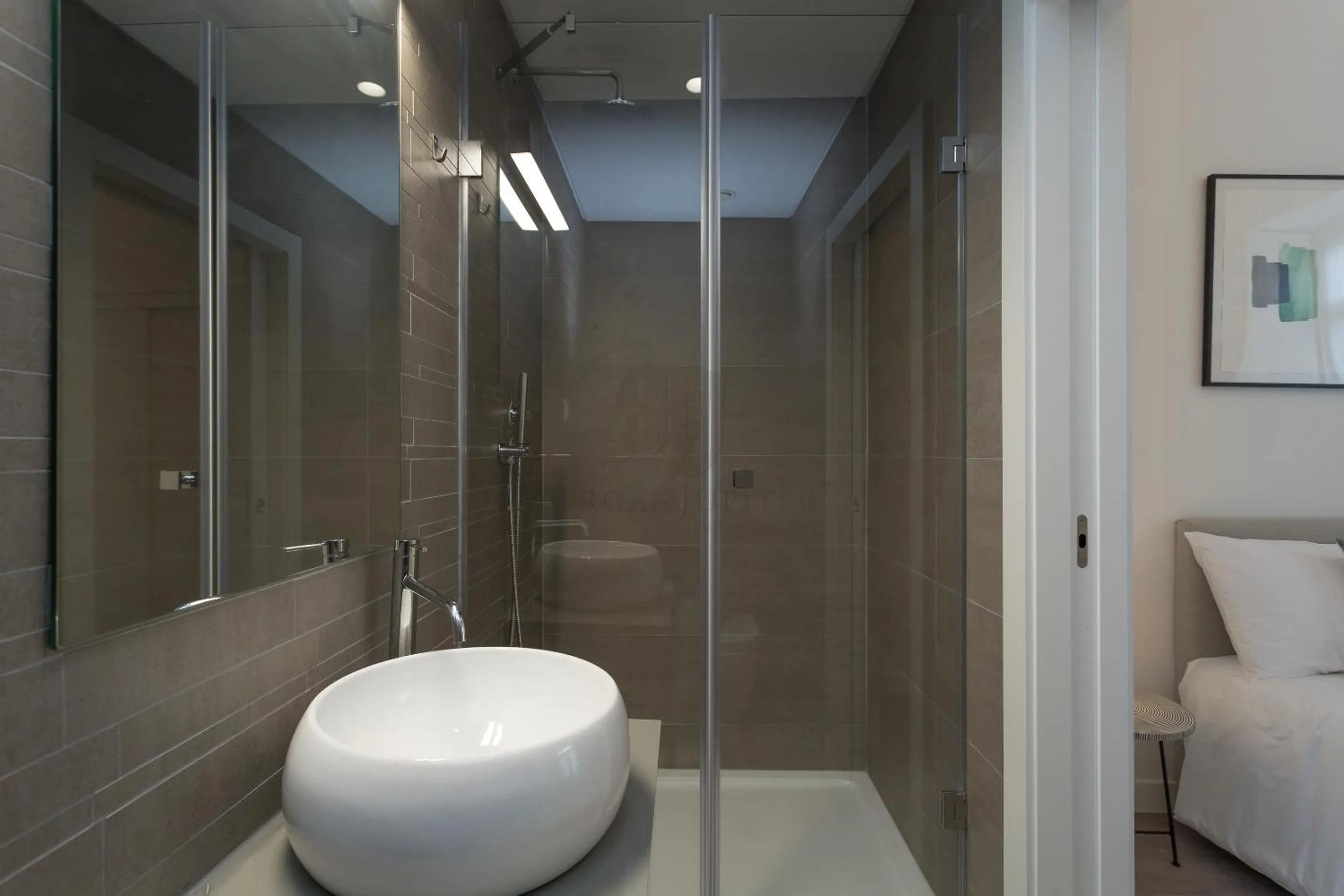 Shower in Morgan-Jupiter Apartments