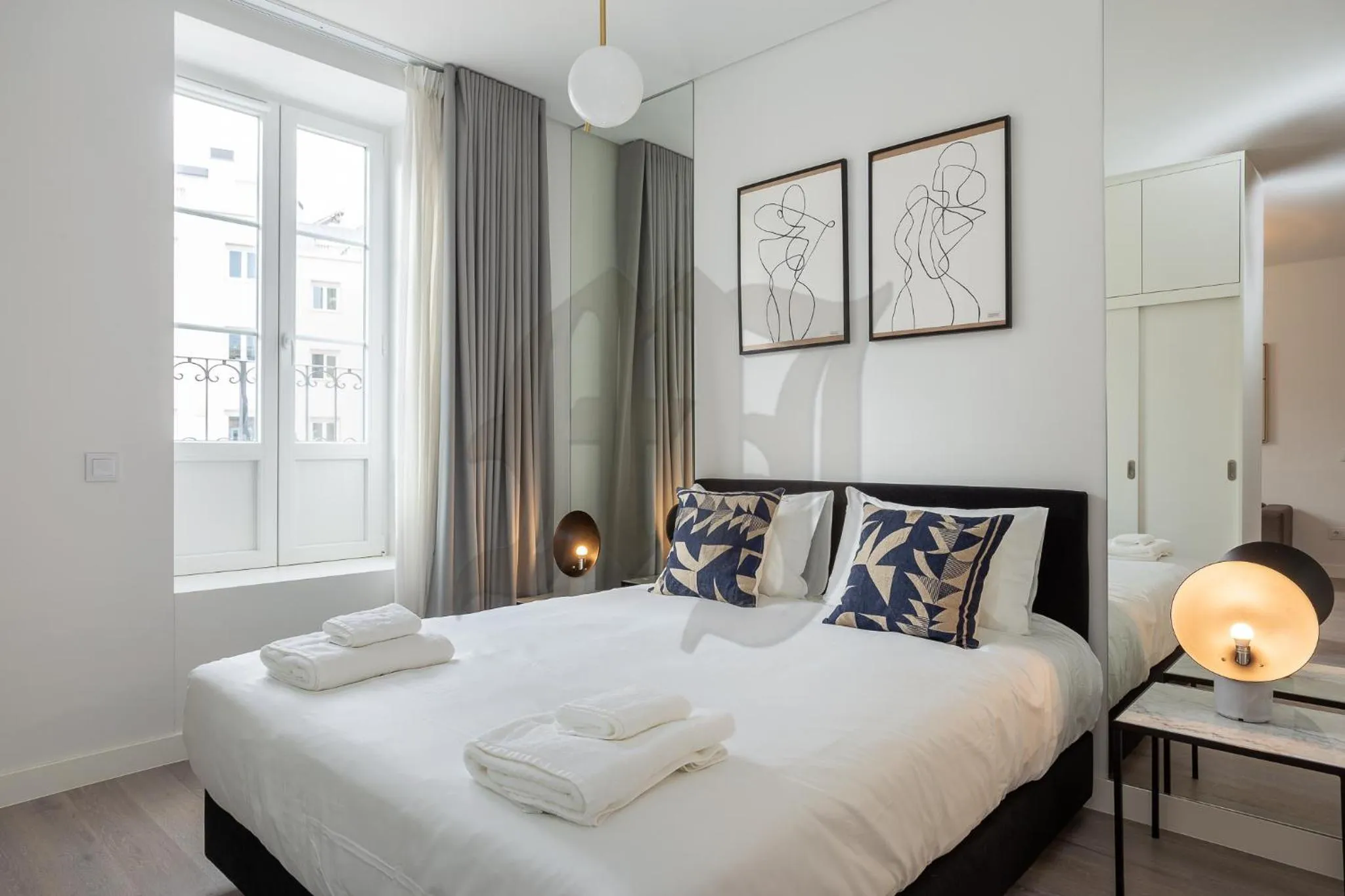 Photo of the whole room, Bed in Morgan-Jupiter Apartments