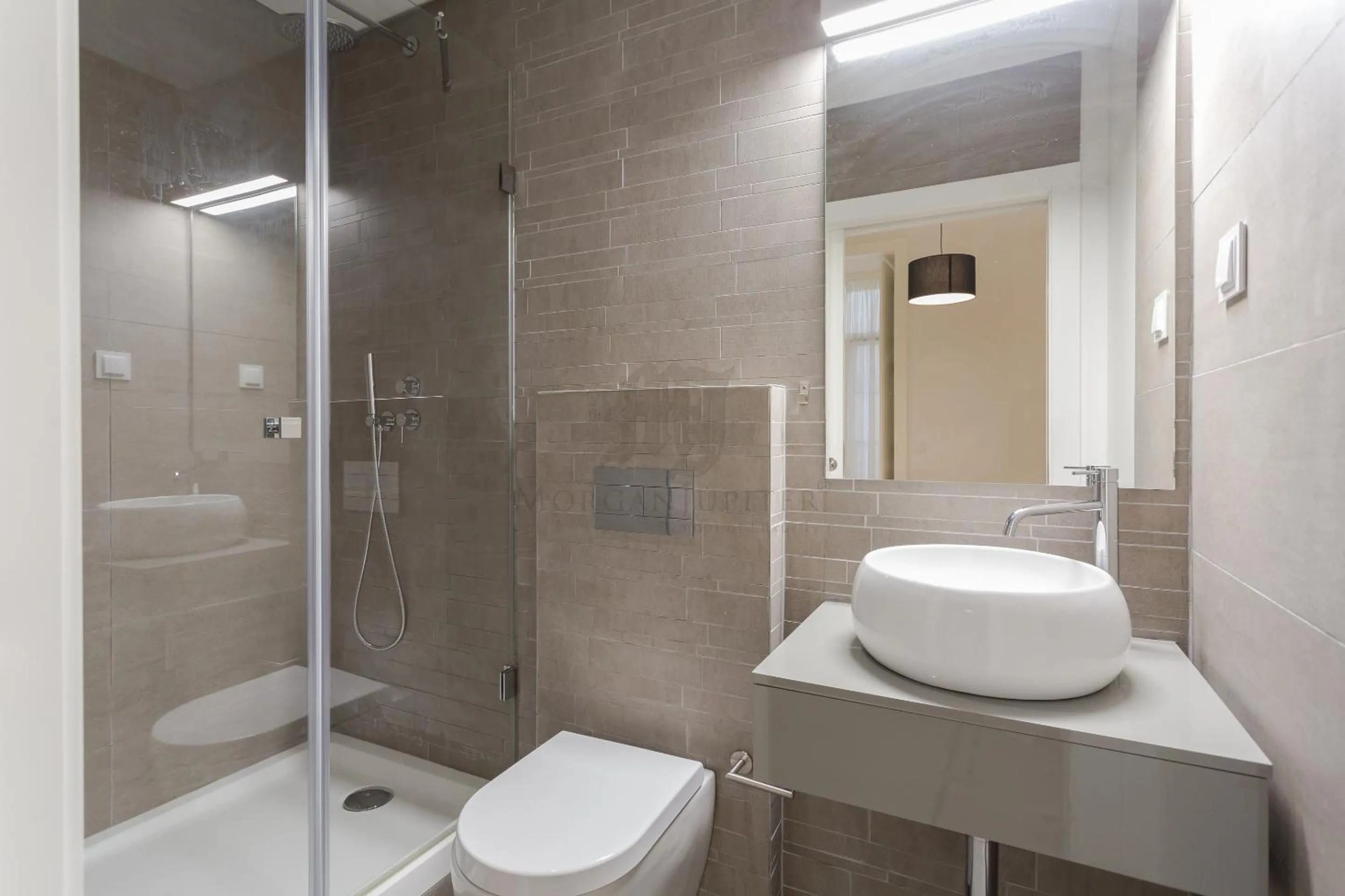 Shower in Morgan-Jupiter Apartments