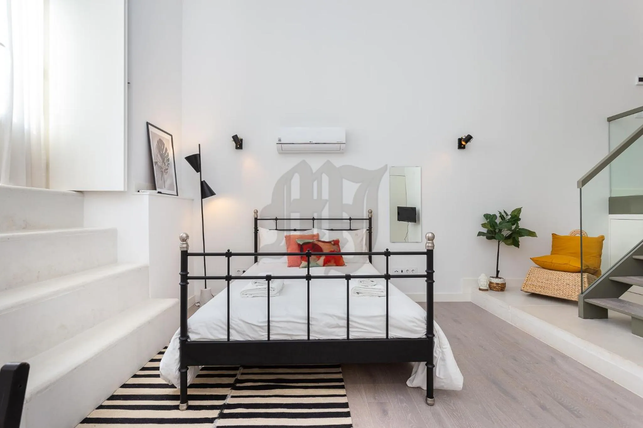 Photo of the whole room, Bed in Morgan-Jupiter Apartments