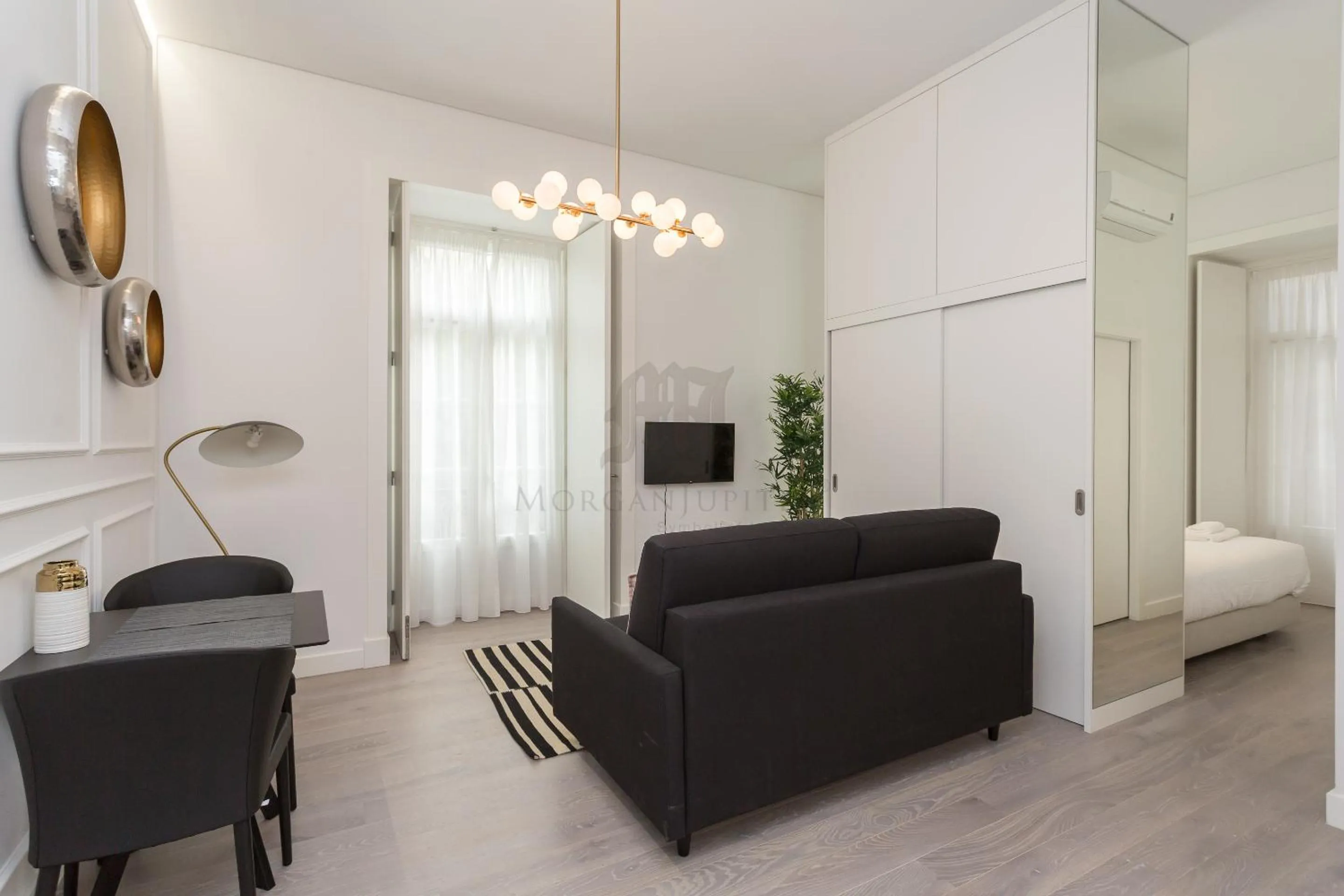 Photo of the whole room, Bed in Morgan-Jupiter Apartments