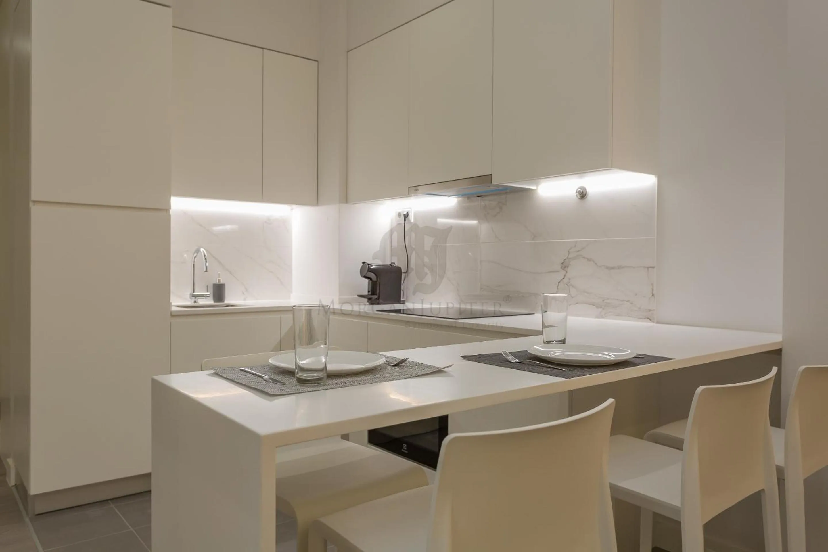 Kitchen or kitchenette in Morgan-Jupiter Apartments