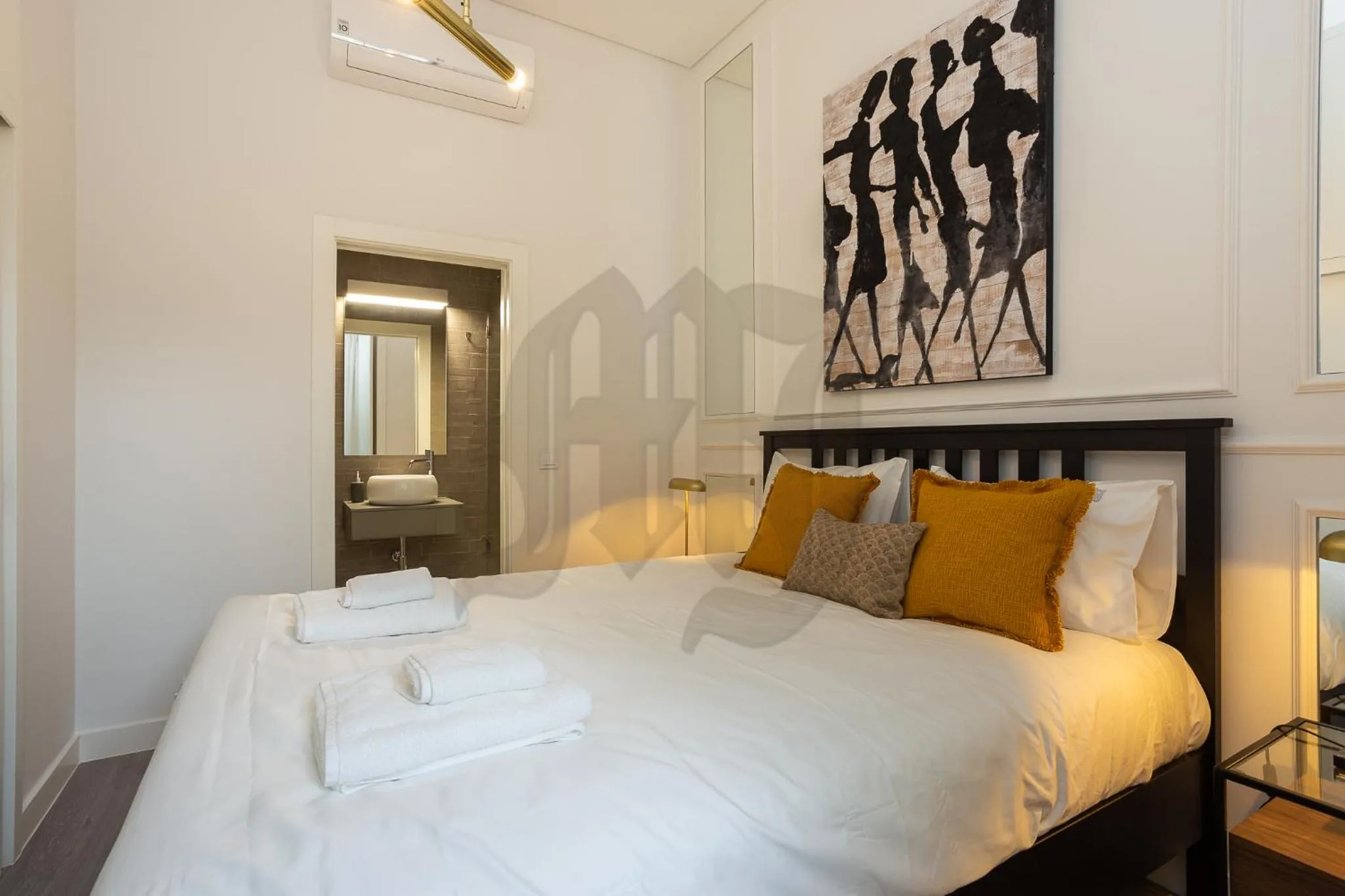 Photo of the whole room, Bed in Morgan-Jupiter Apartments