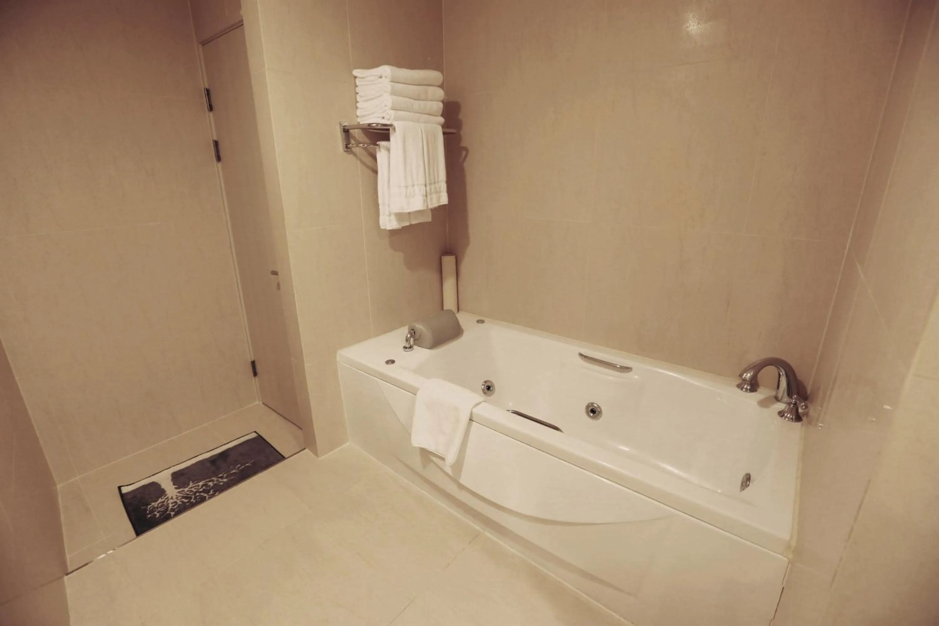 Shower in New Kukje Hotel