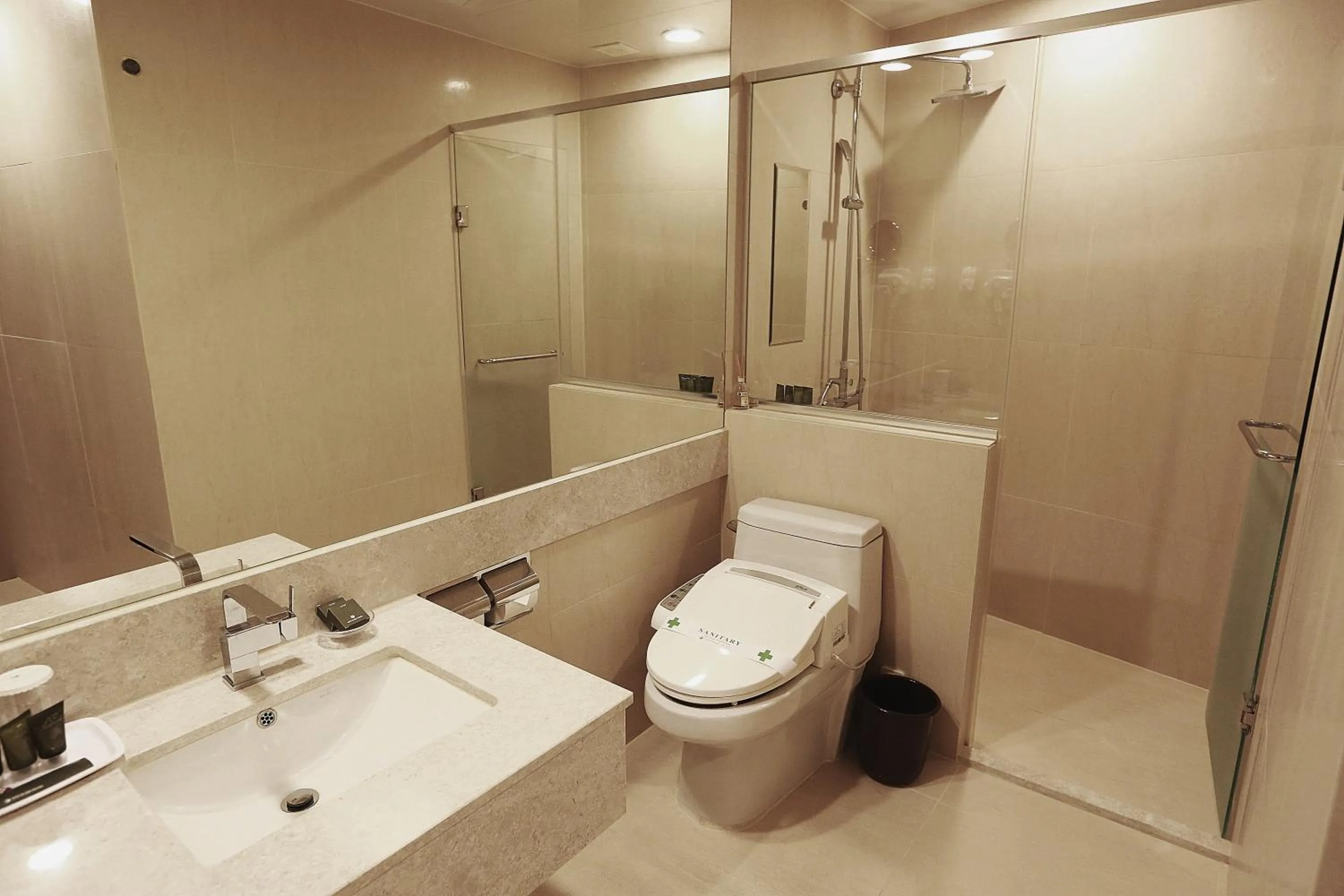 Shower in New Kukje Hotel