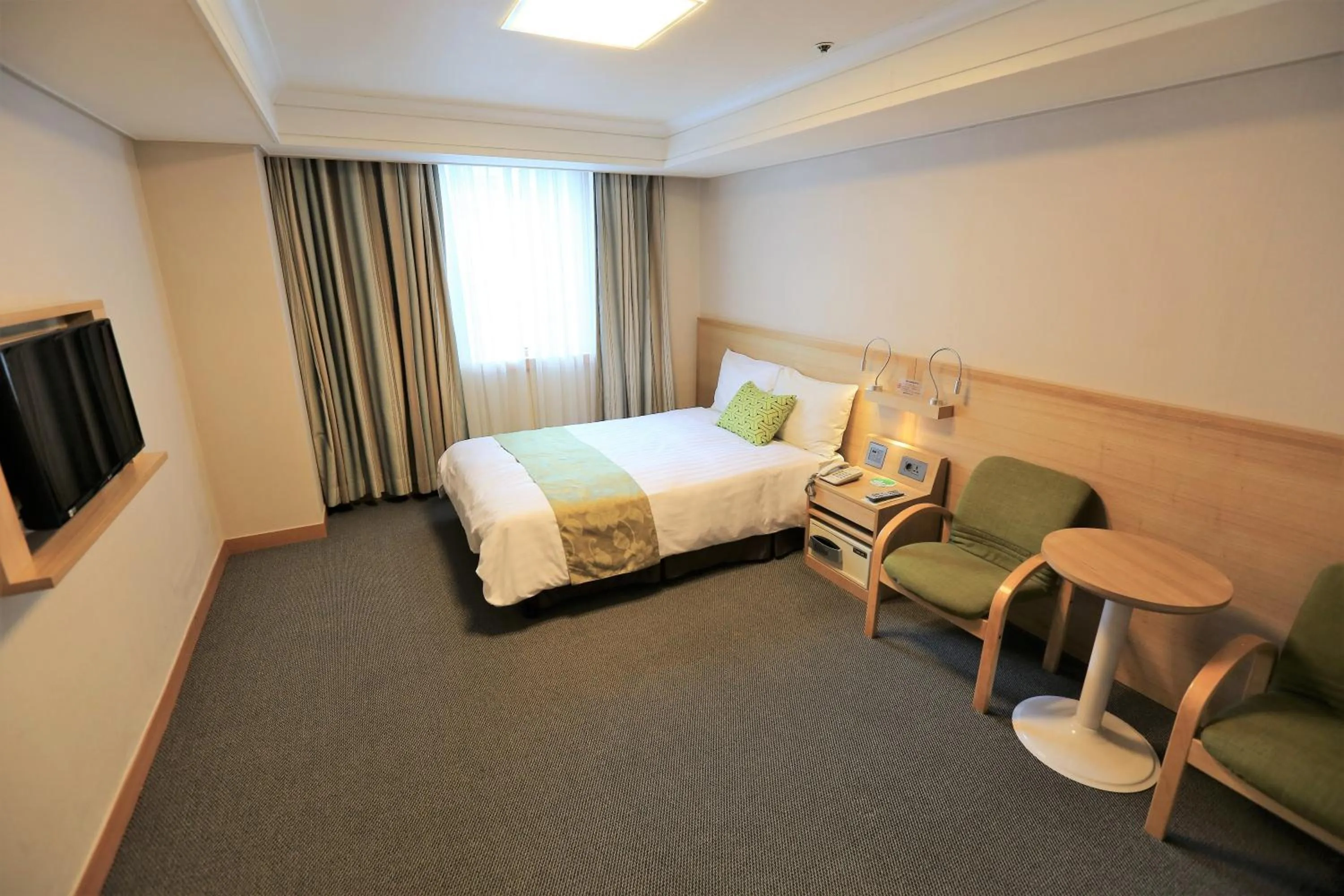 Photo of the whole room in New Kukje Hotel