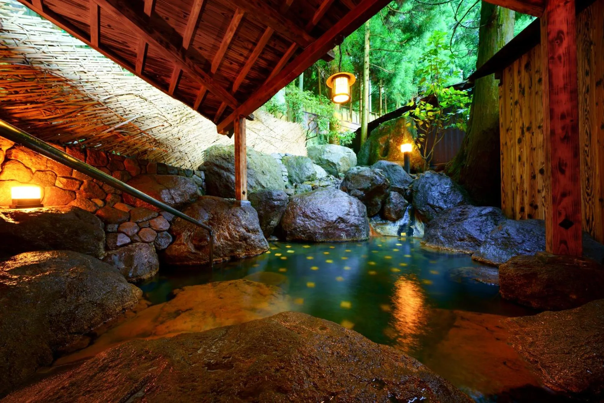Open Air Bath in Beppu Showaen