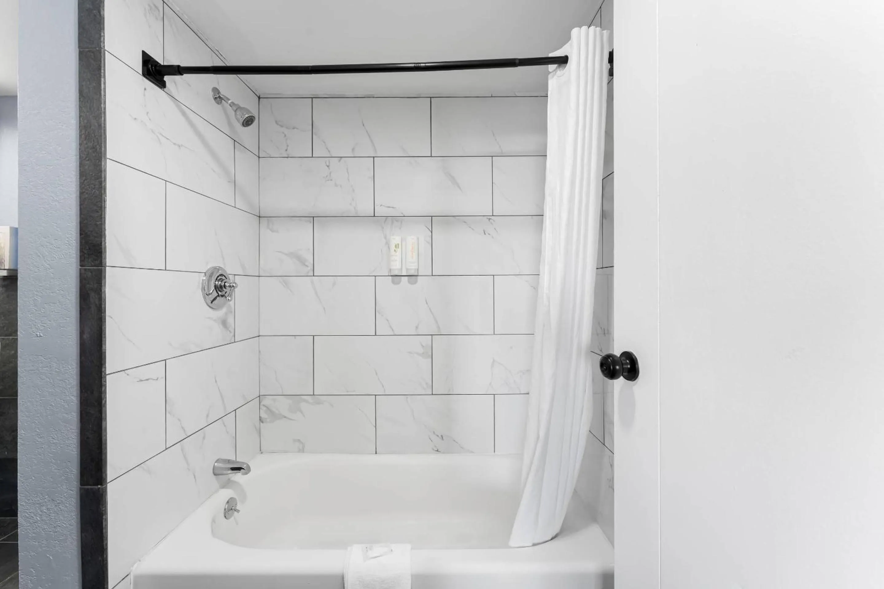 Bedroom in Econo Lodge Cranston - Providence