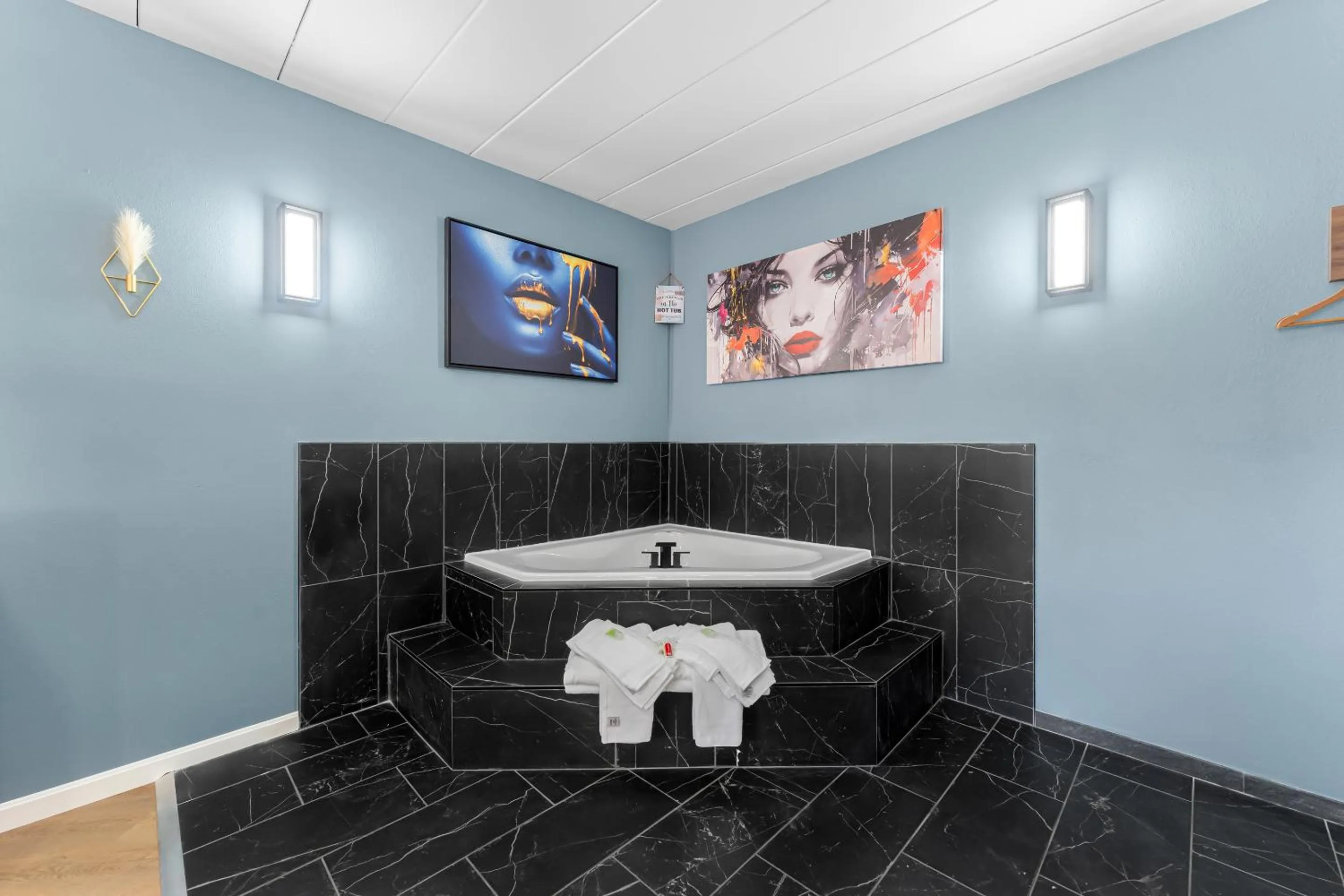 Bathroom in Econo Lodge Cranston - Providence