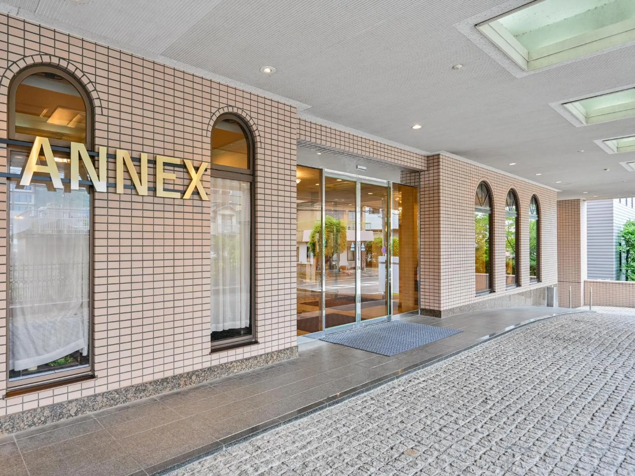 Facade/entrance in Hotel Sun Valley Annex