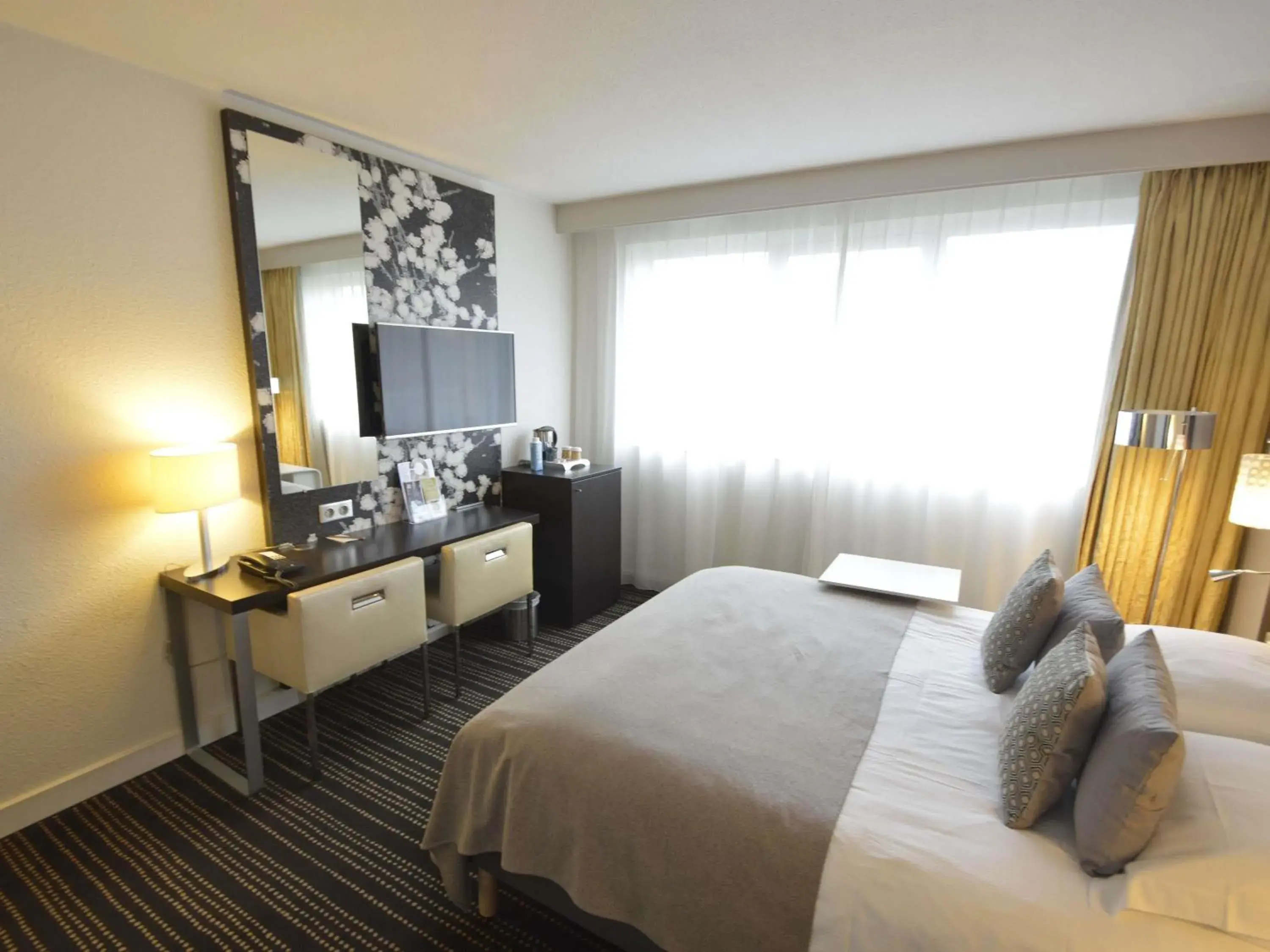 Room with Double Bed - Mobility Accessible in Mercure Bourg En Bresse Room with Double Bed - Mobility Accessible in Mercure Bourg En Bresse