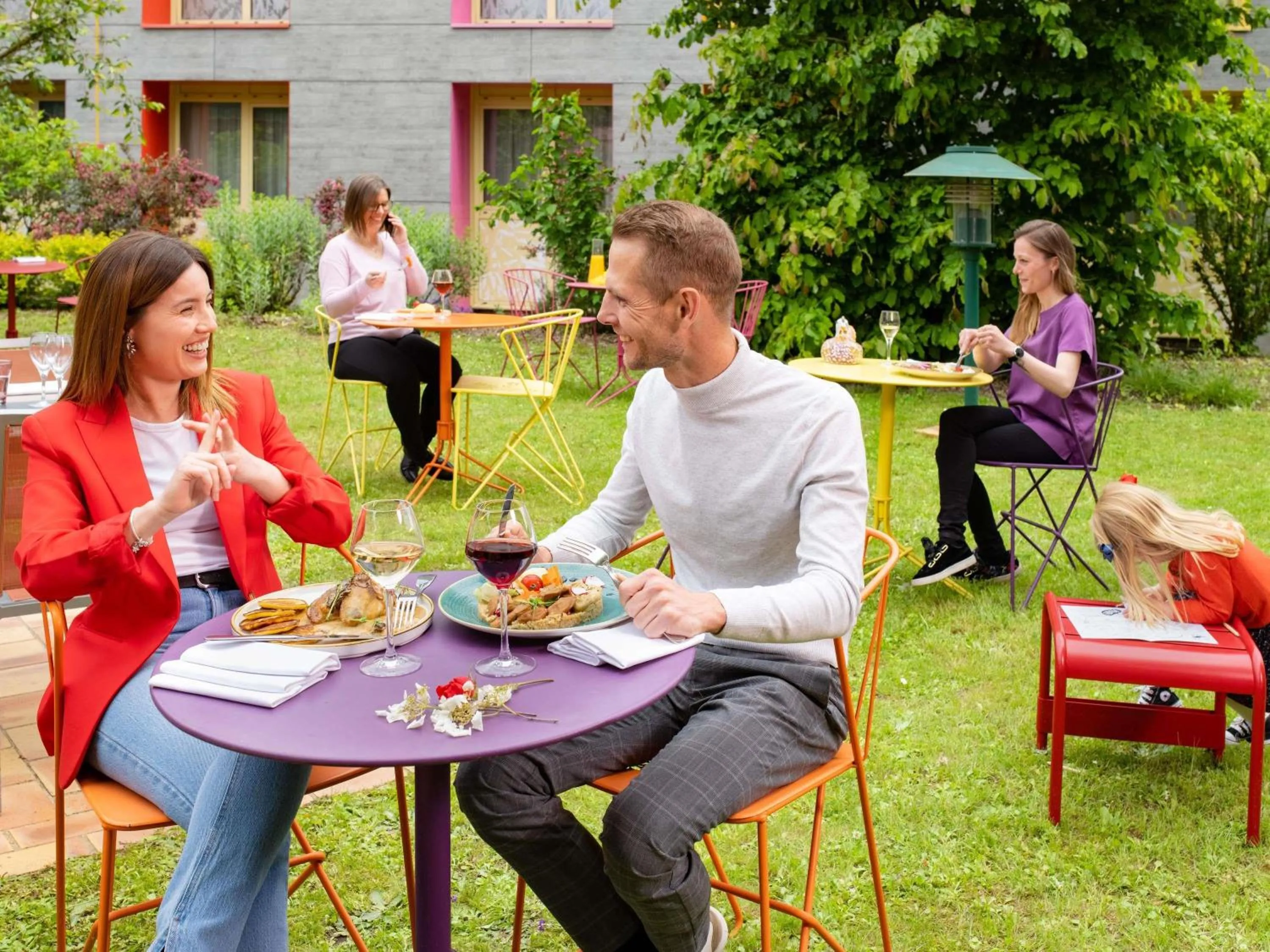 Lounge or bar in Mercure Bourg En Bresse