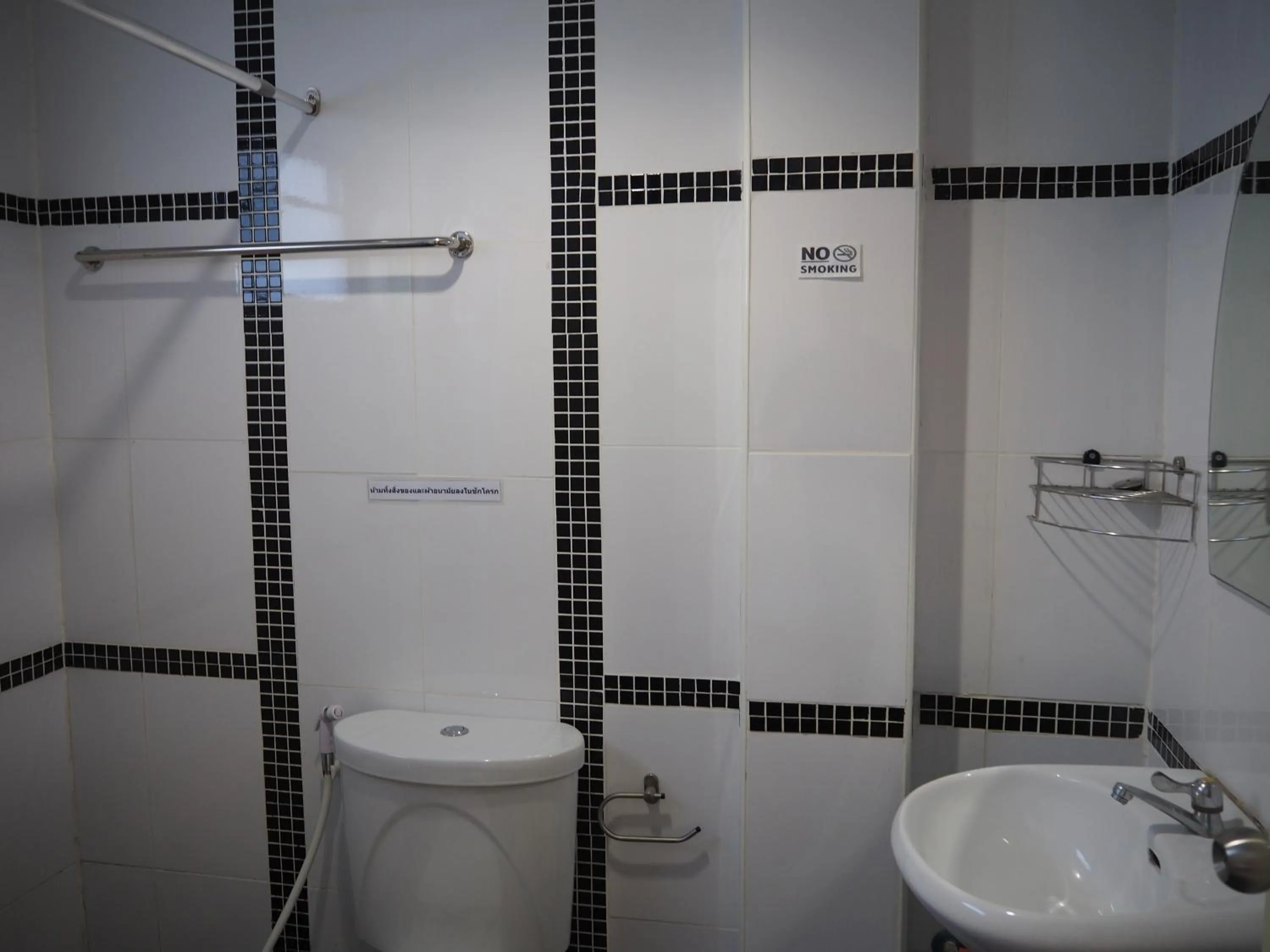 Le Lerts Living Hotel