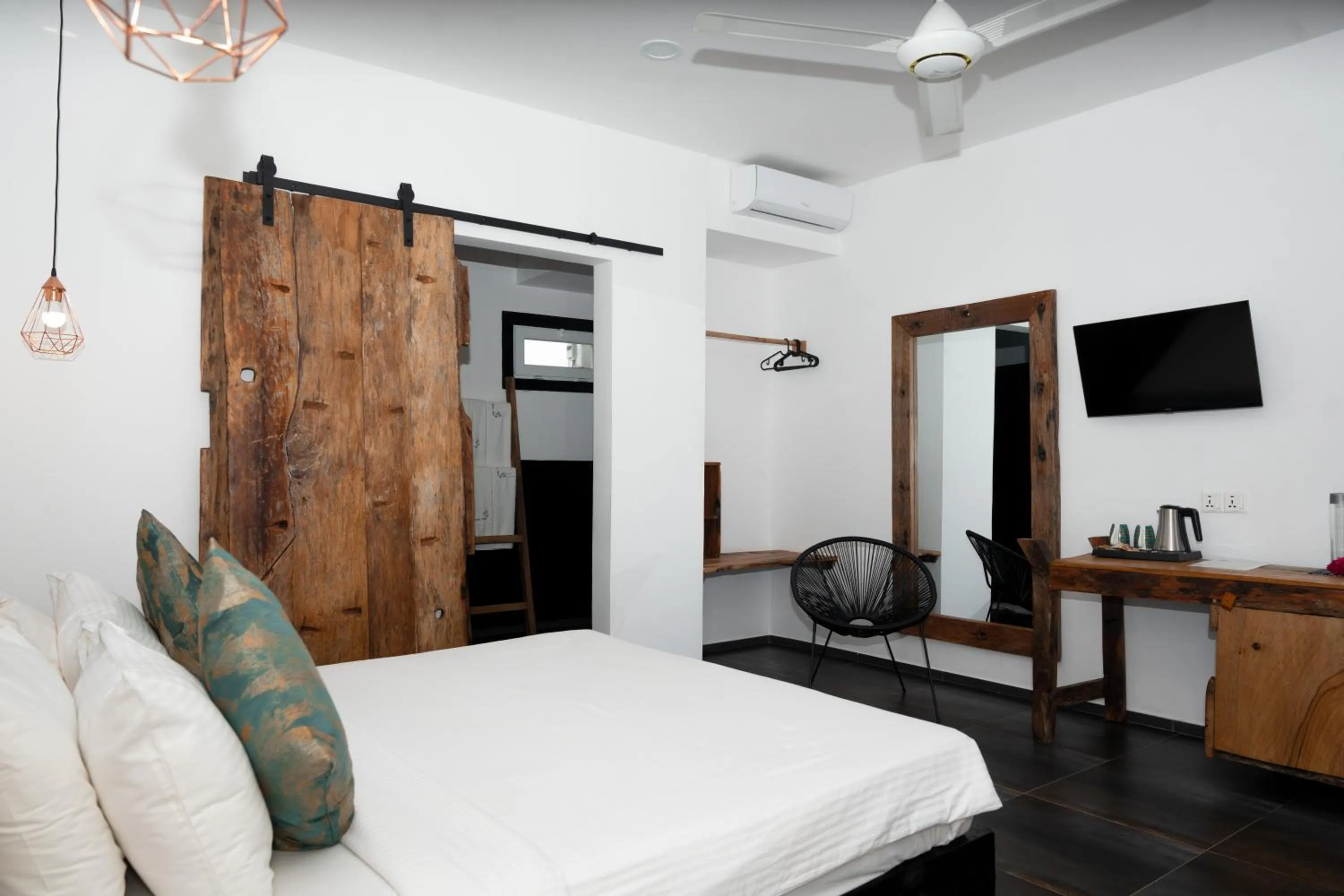 Bedroom, Bed in Opera Hotel