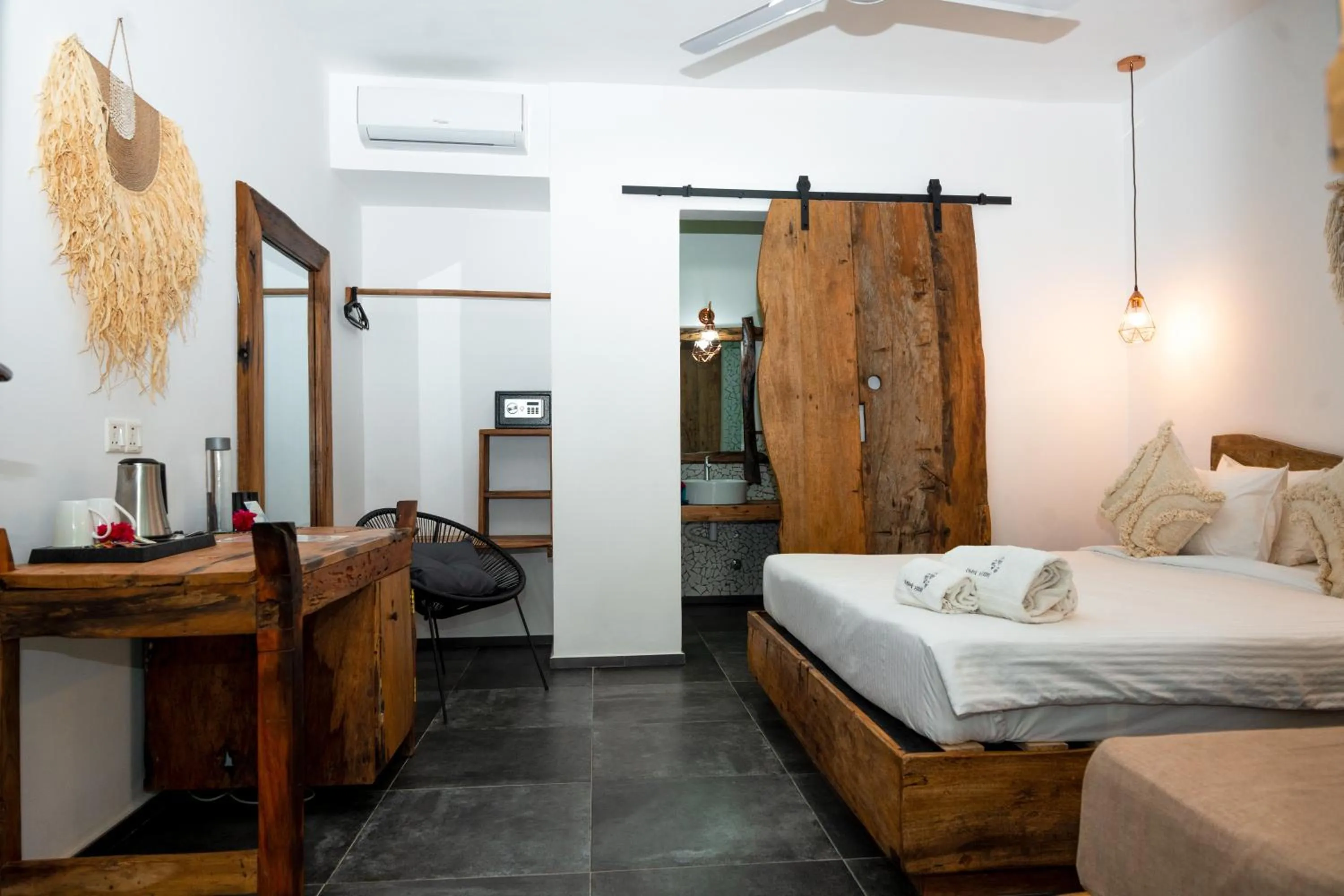 Bedroom, Bed in Opera Hotel