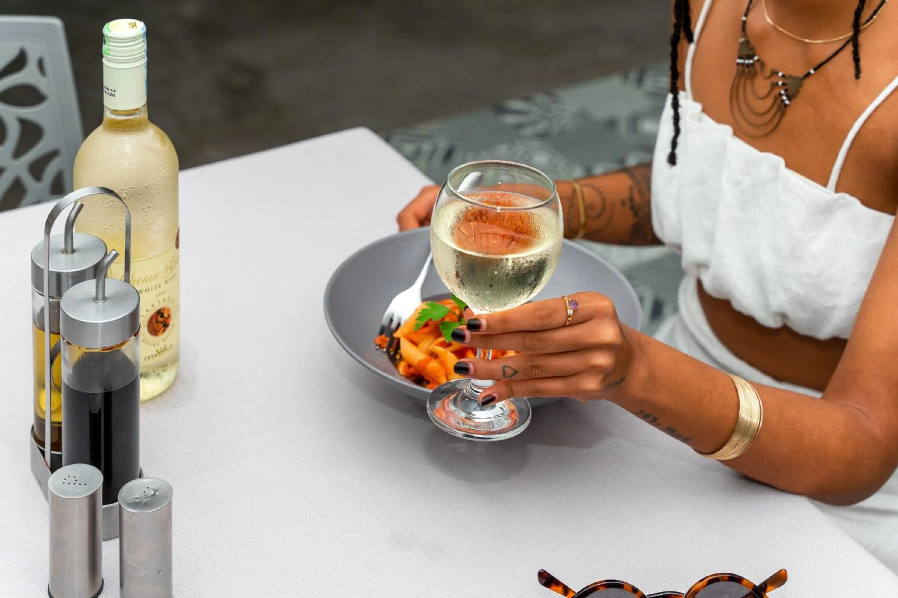 Restaurant/places to eat in Opera Hotel