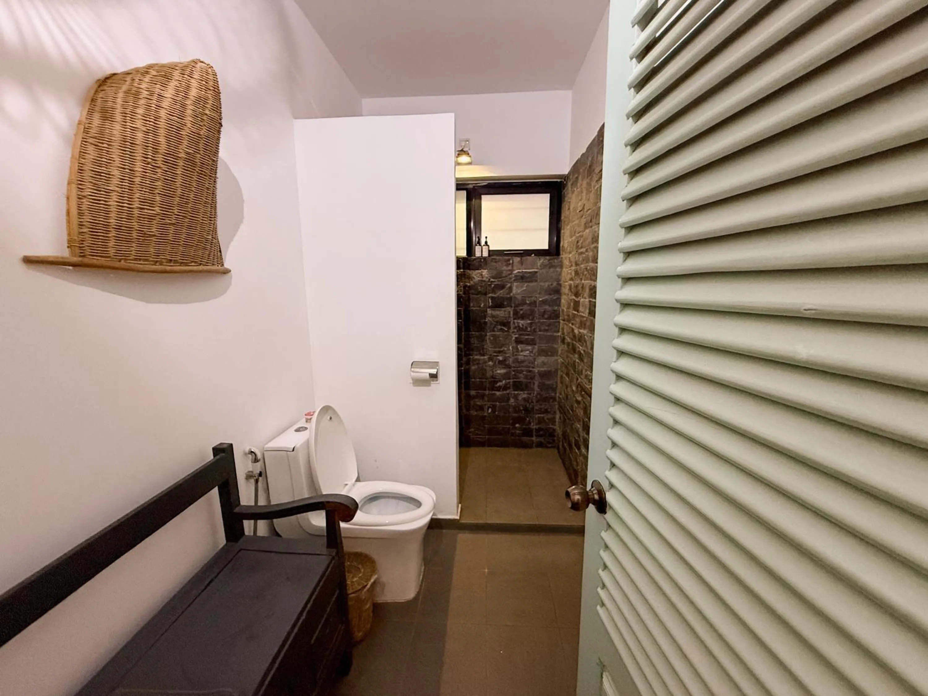 Toilet in Maison 557