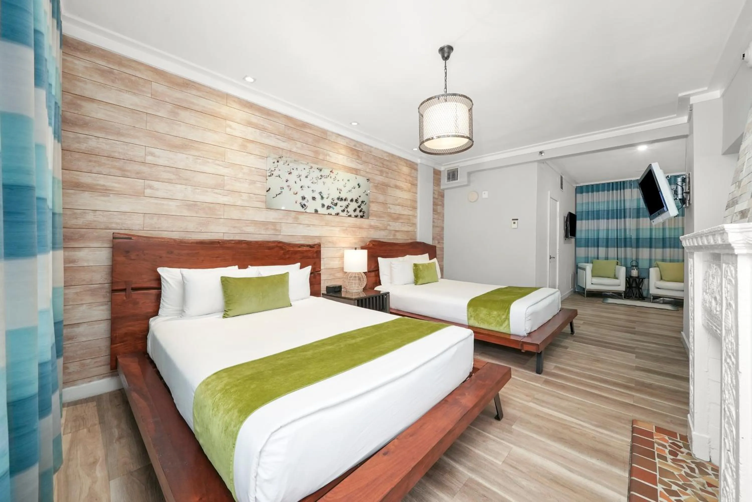 Bedroom, Bed in Chesterfield Hotel & Suites