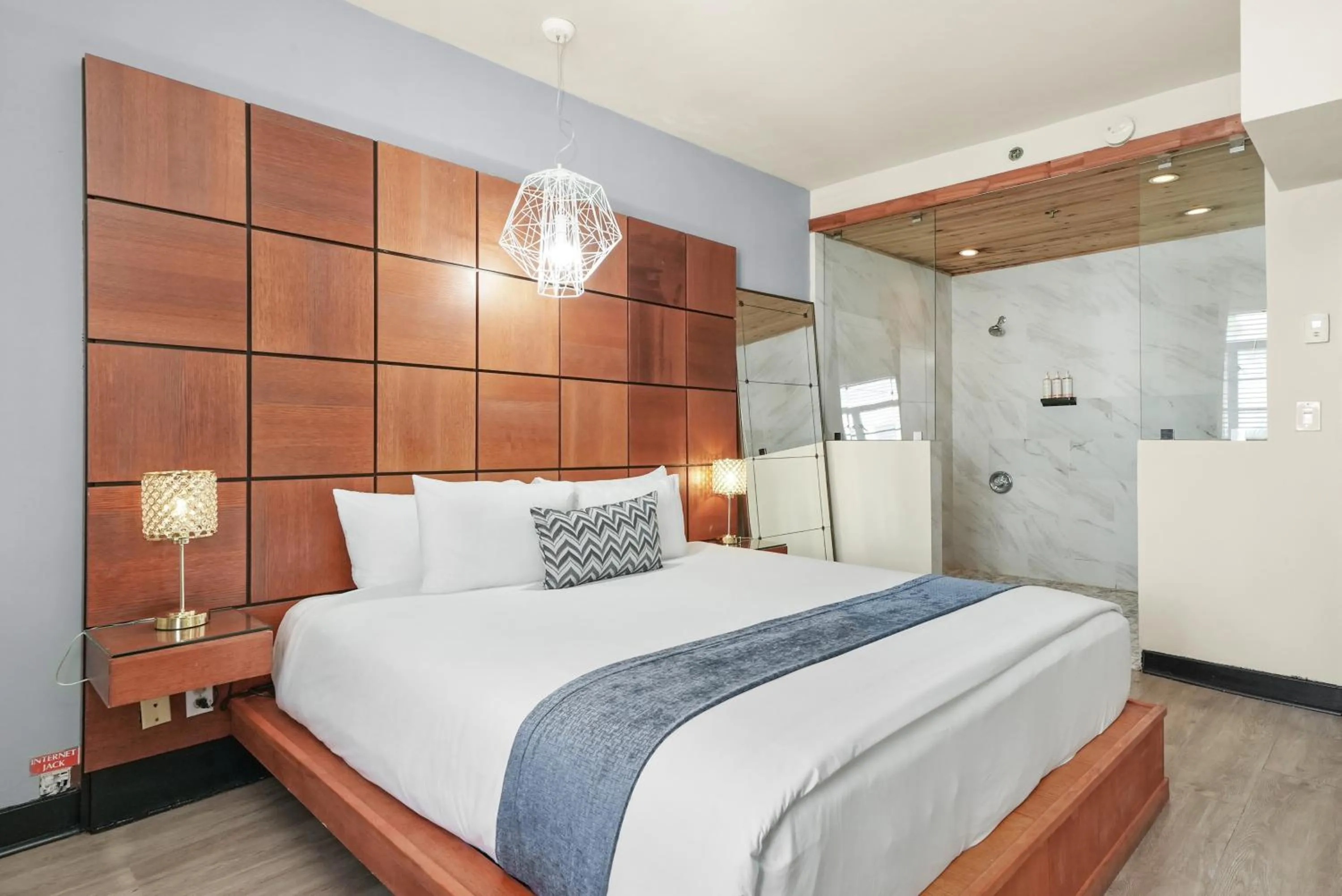 Bedroom, Bed in Chesterfield Hotel & Suites