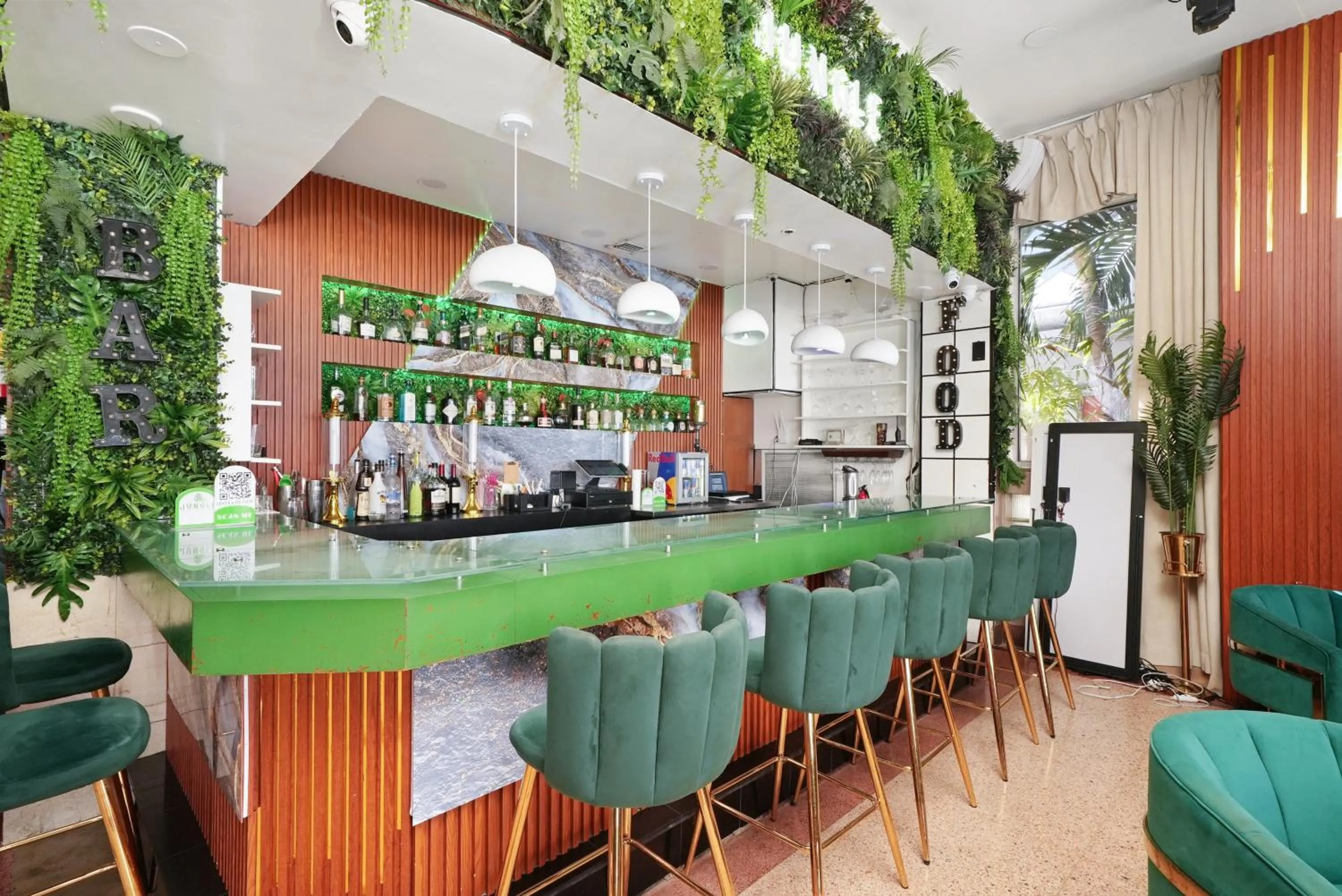 Lounge or bar in Chesterfield Hotel & Suites