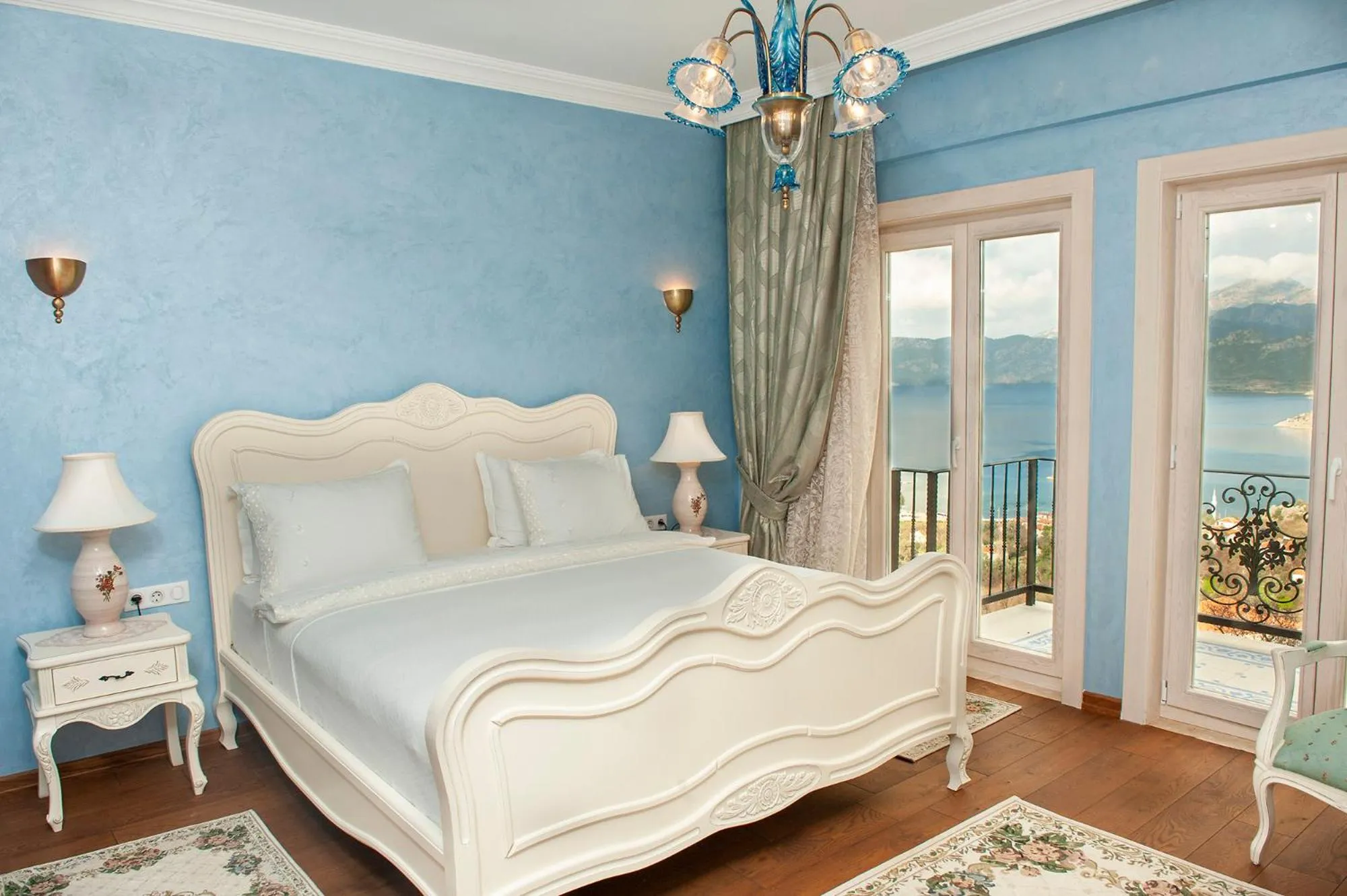 Bed in Swan Lake Hotel - Adult Only