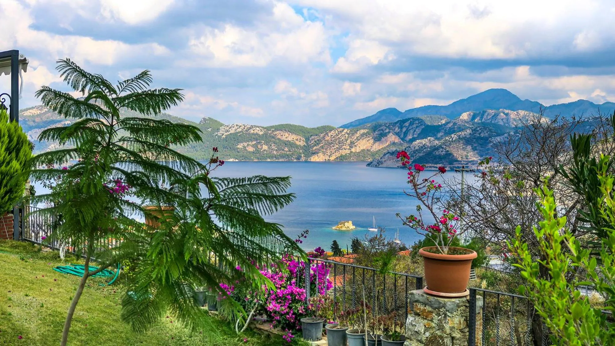 Garden in Swan Lake Hotel - Adult Only