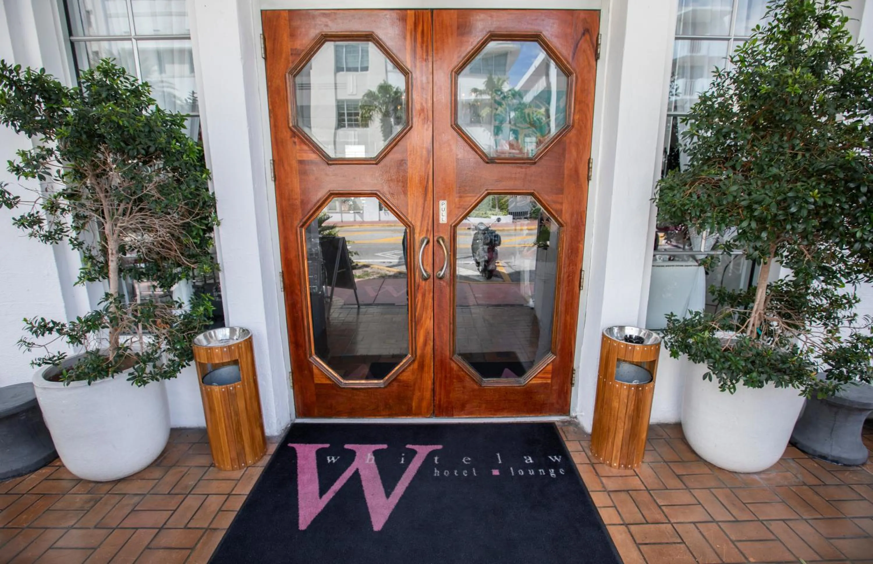 Facade/entrance in Whitelaw Hotel