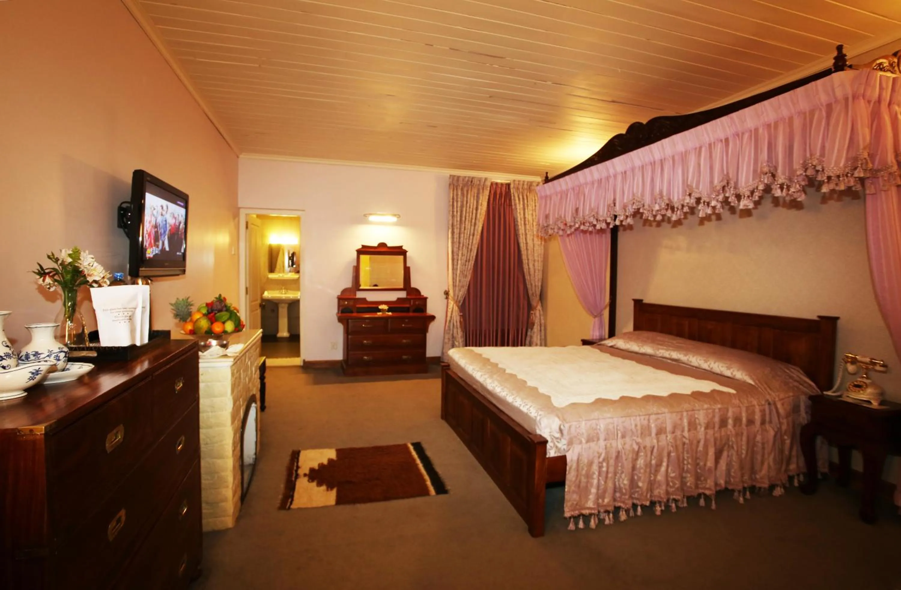 Photo of the whole room, Bed in The Firs