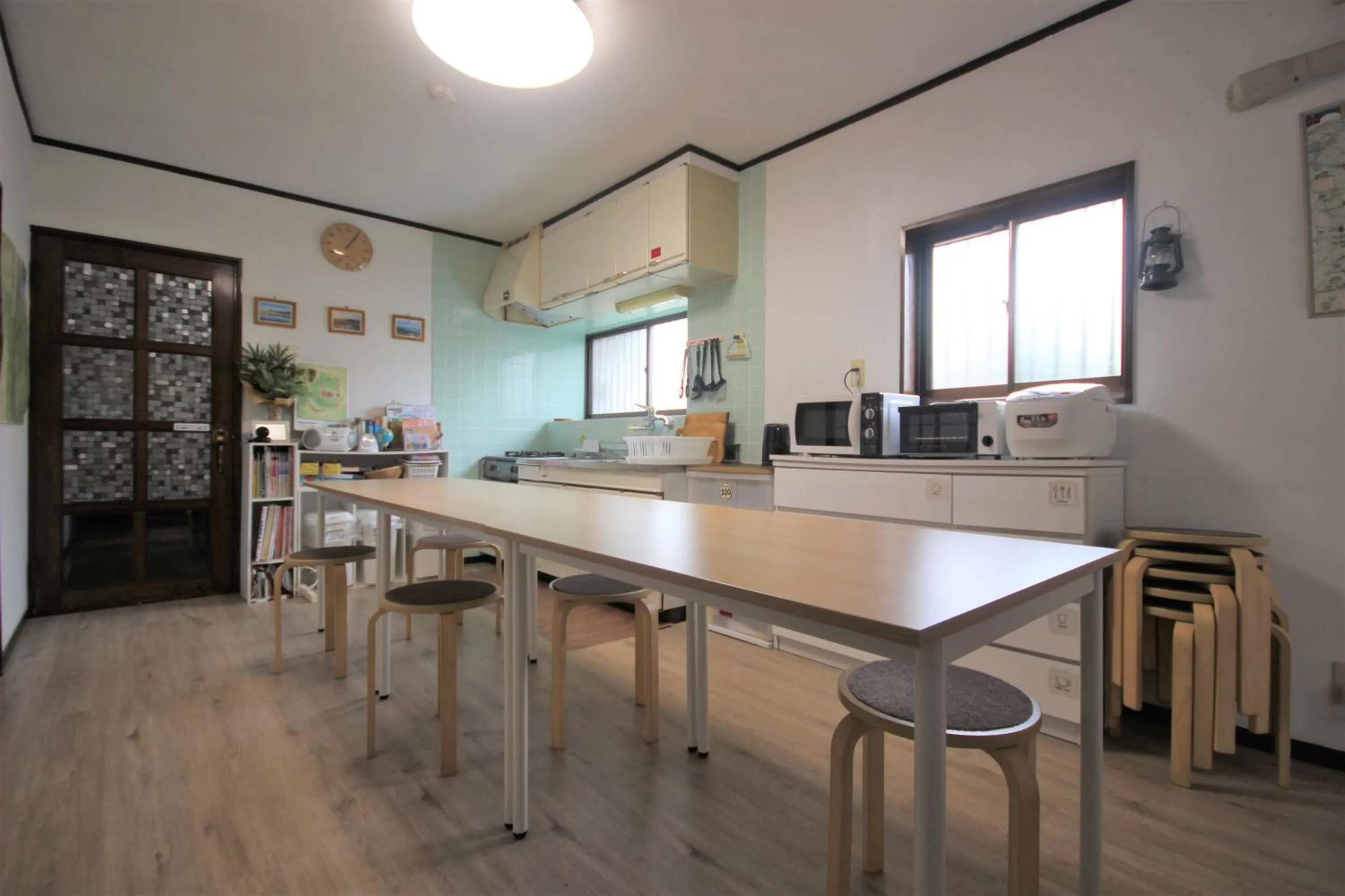 Communal kitchen in Guest House Asora