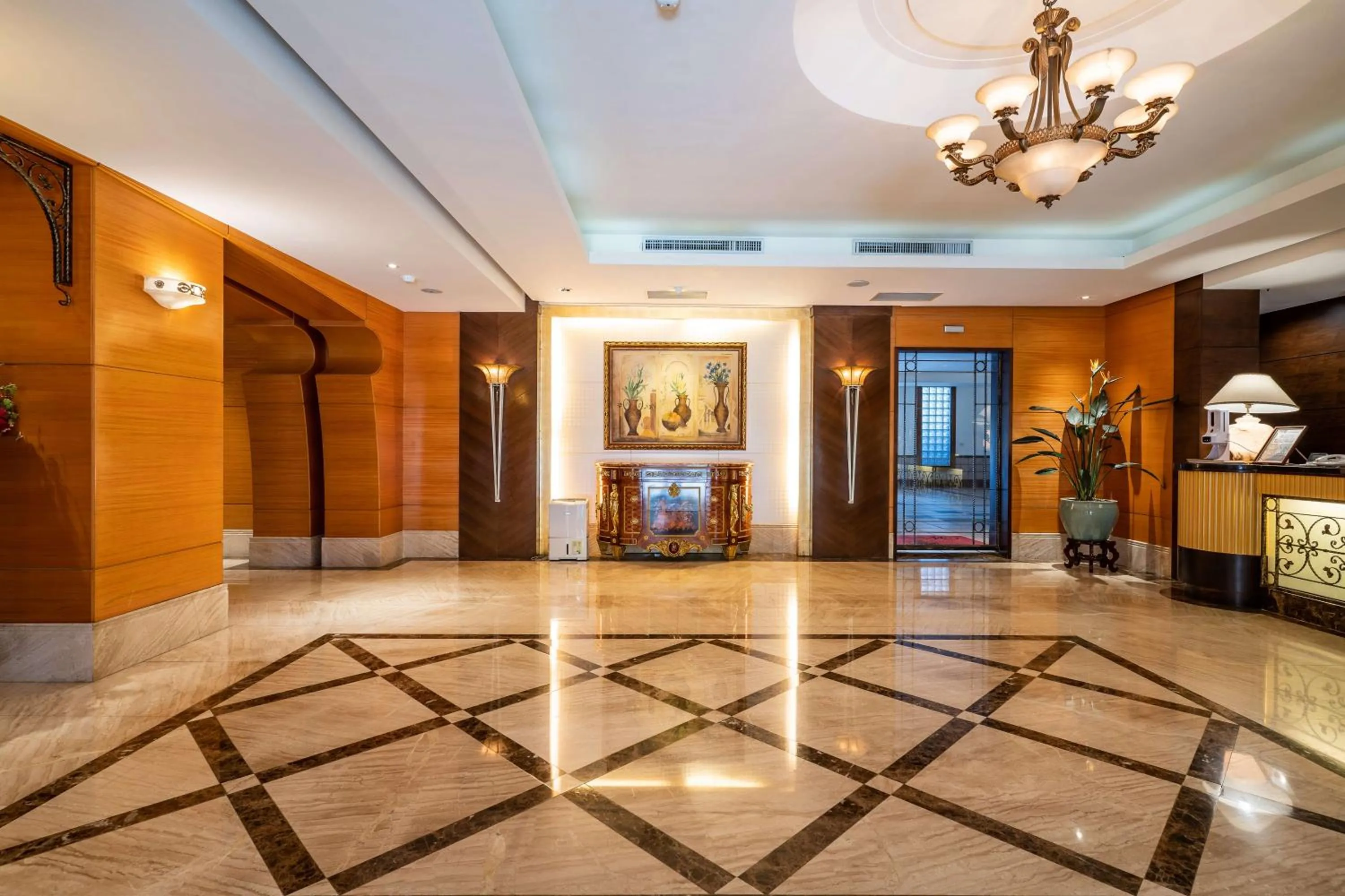 Lobby or reception in Waikoloa Hotel