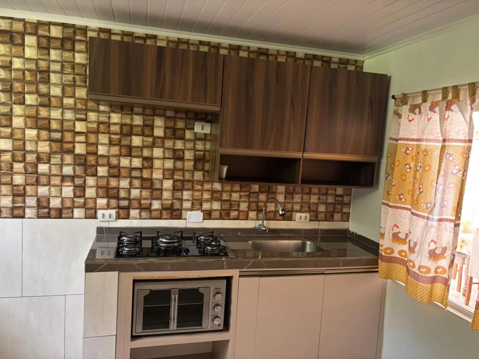 Recanto Pousada JU&JU com piscina COMPARTILHADA