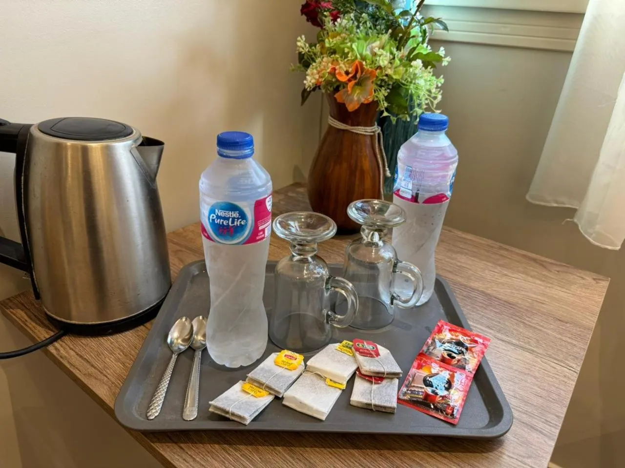 Coffee/tea facilities in Golden Palace Hotel