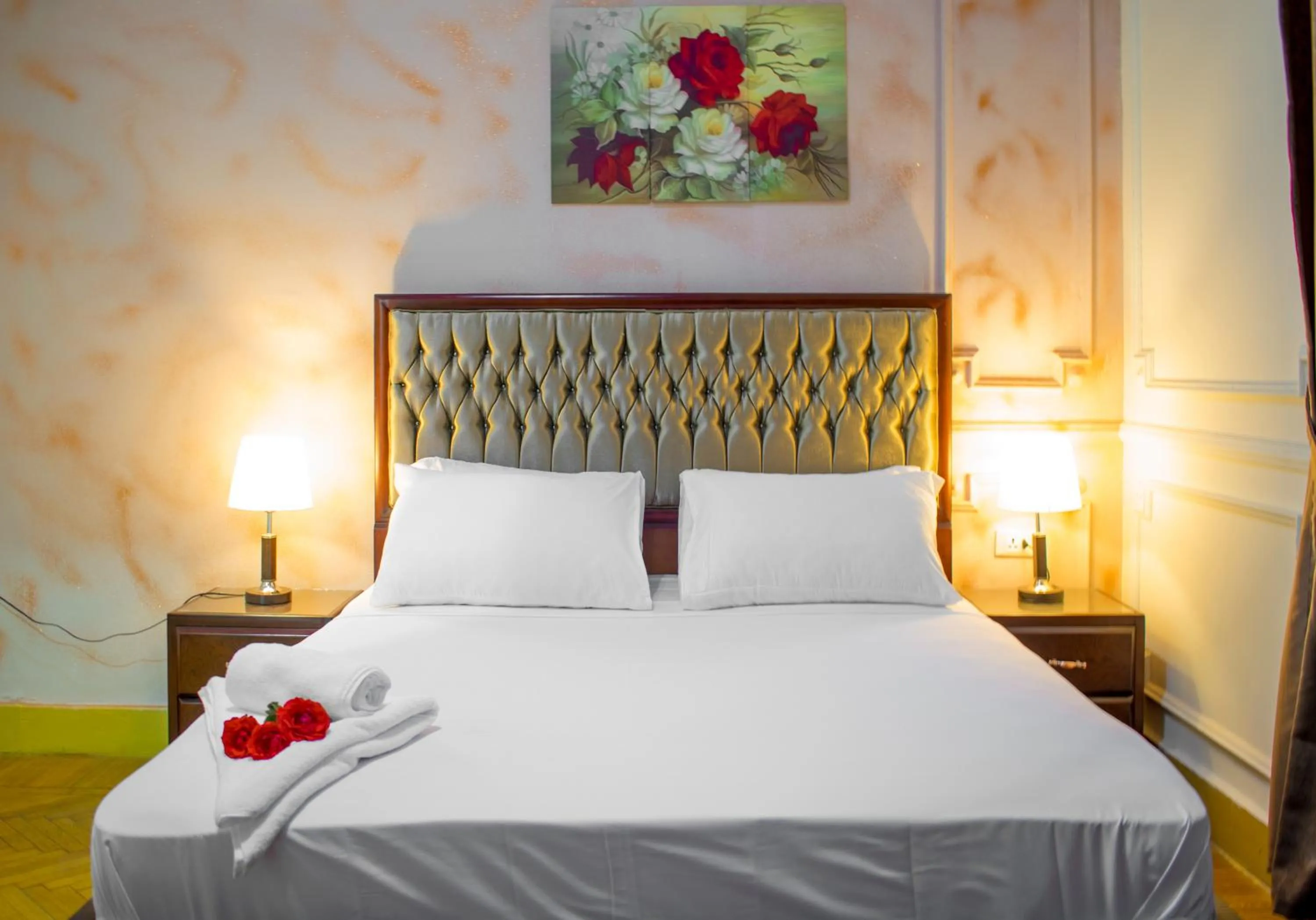 Bed in Golden Palace Hotel