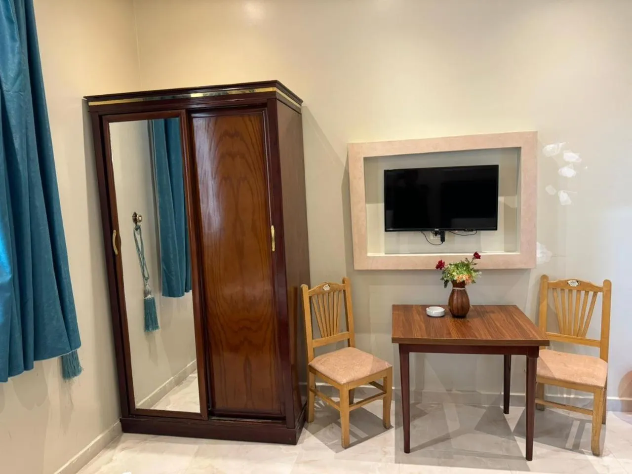 TV and multimedia in Golden Palace Hotel