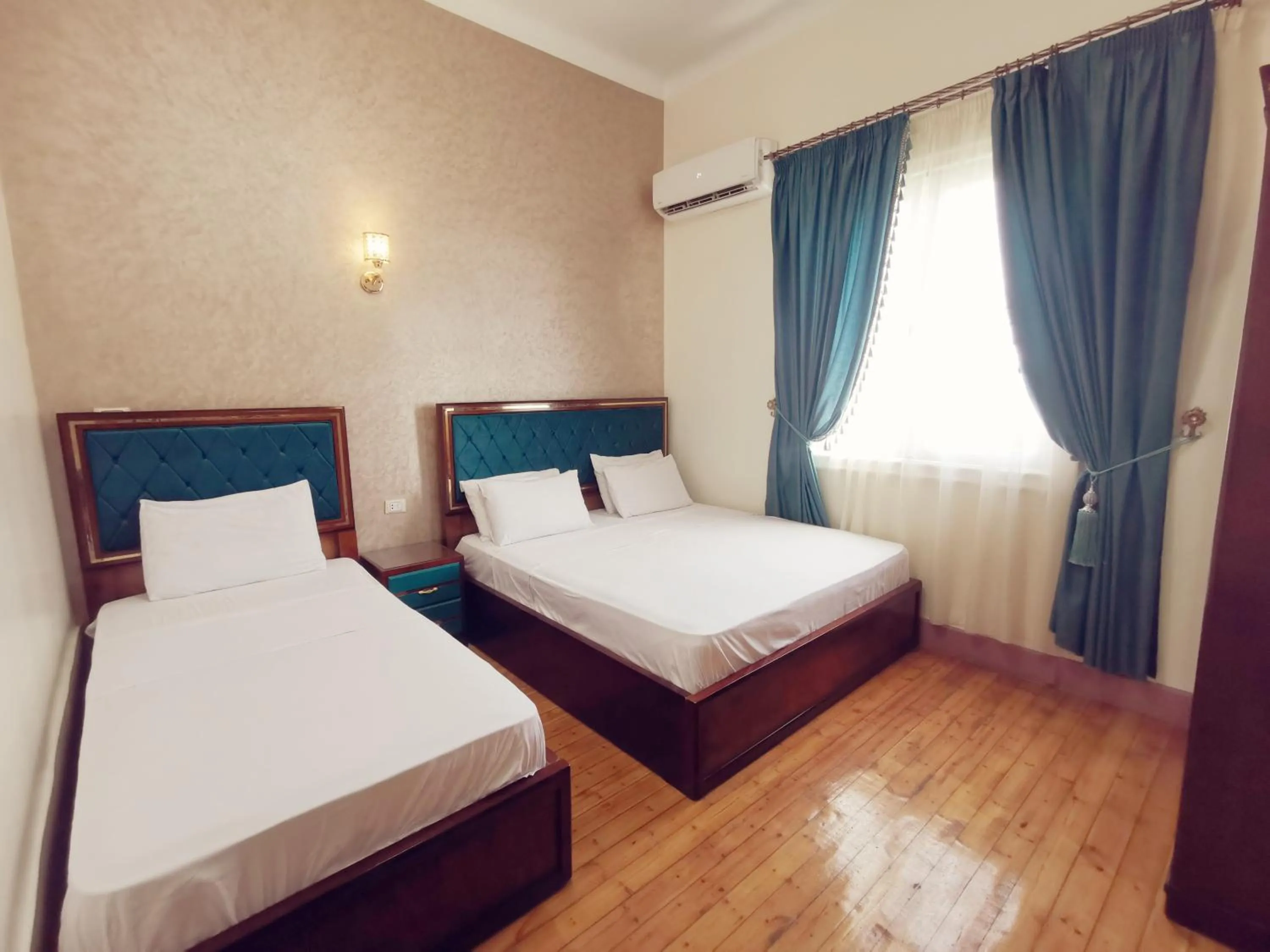 Bed in Golden Palace Hotel