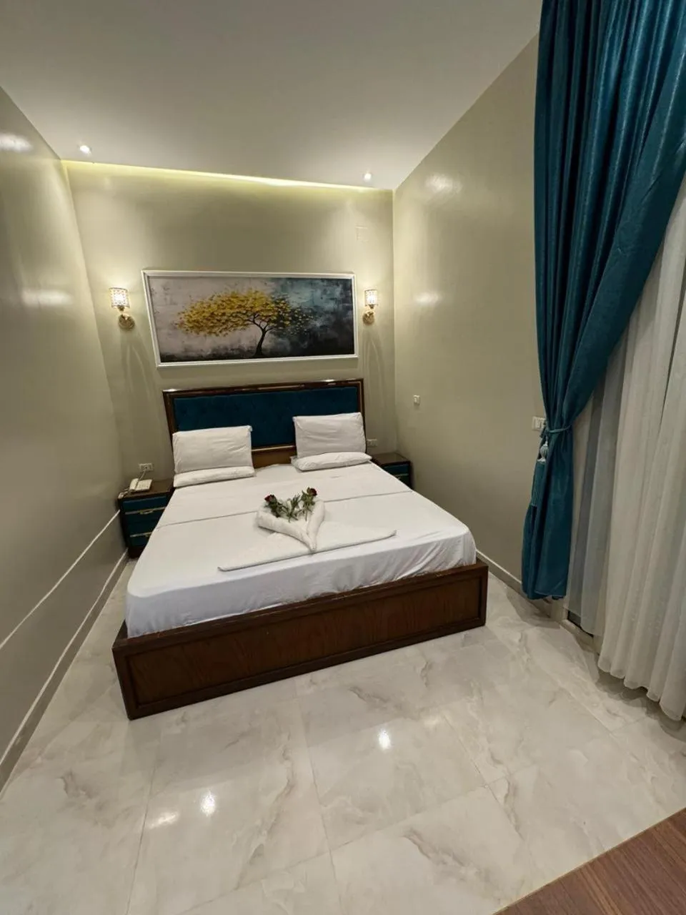 Bed in Golden Palace Hotel