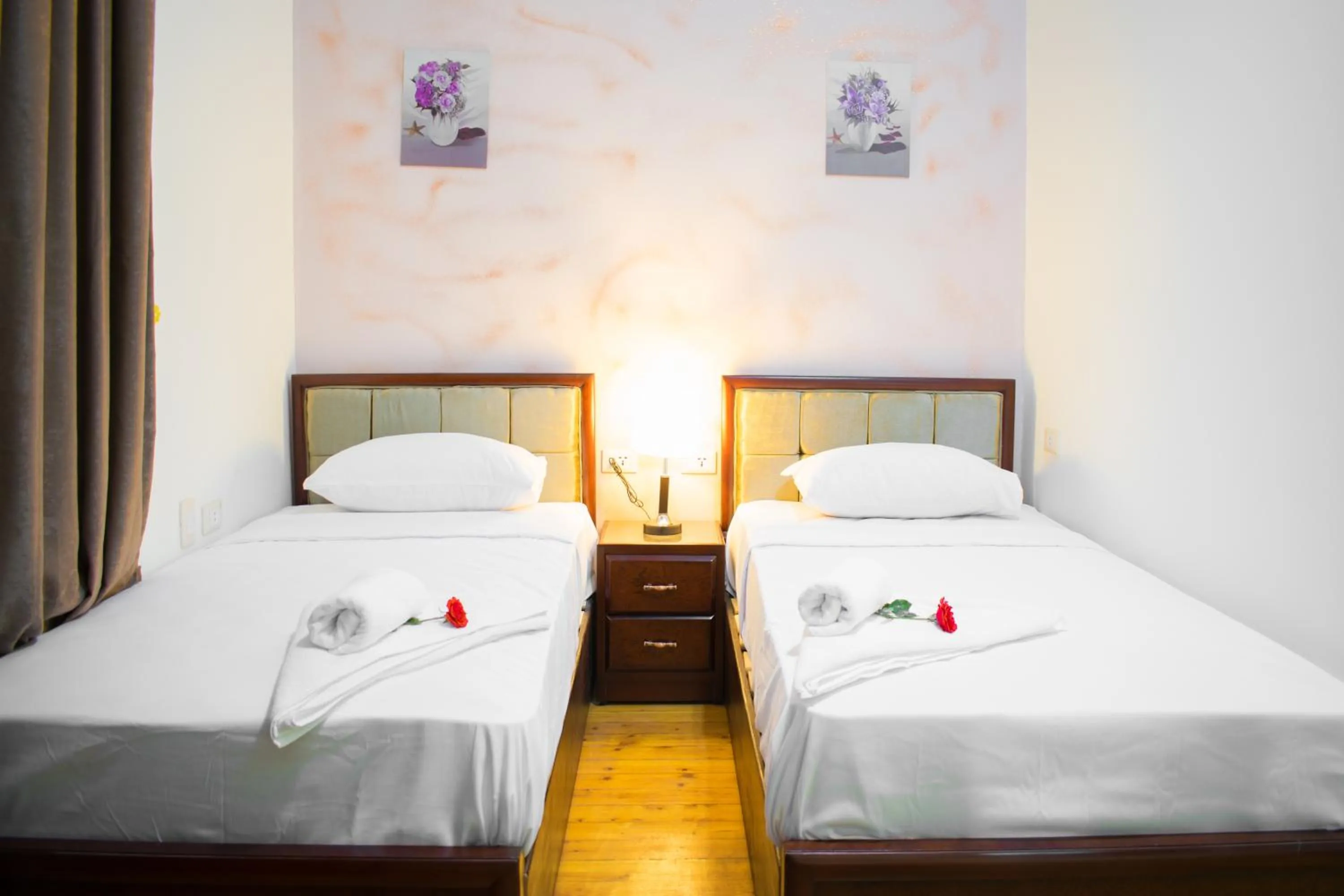 Bed in Golden Palace Hotel