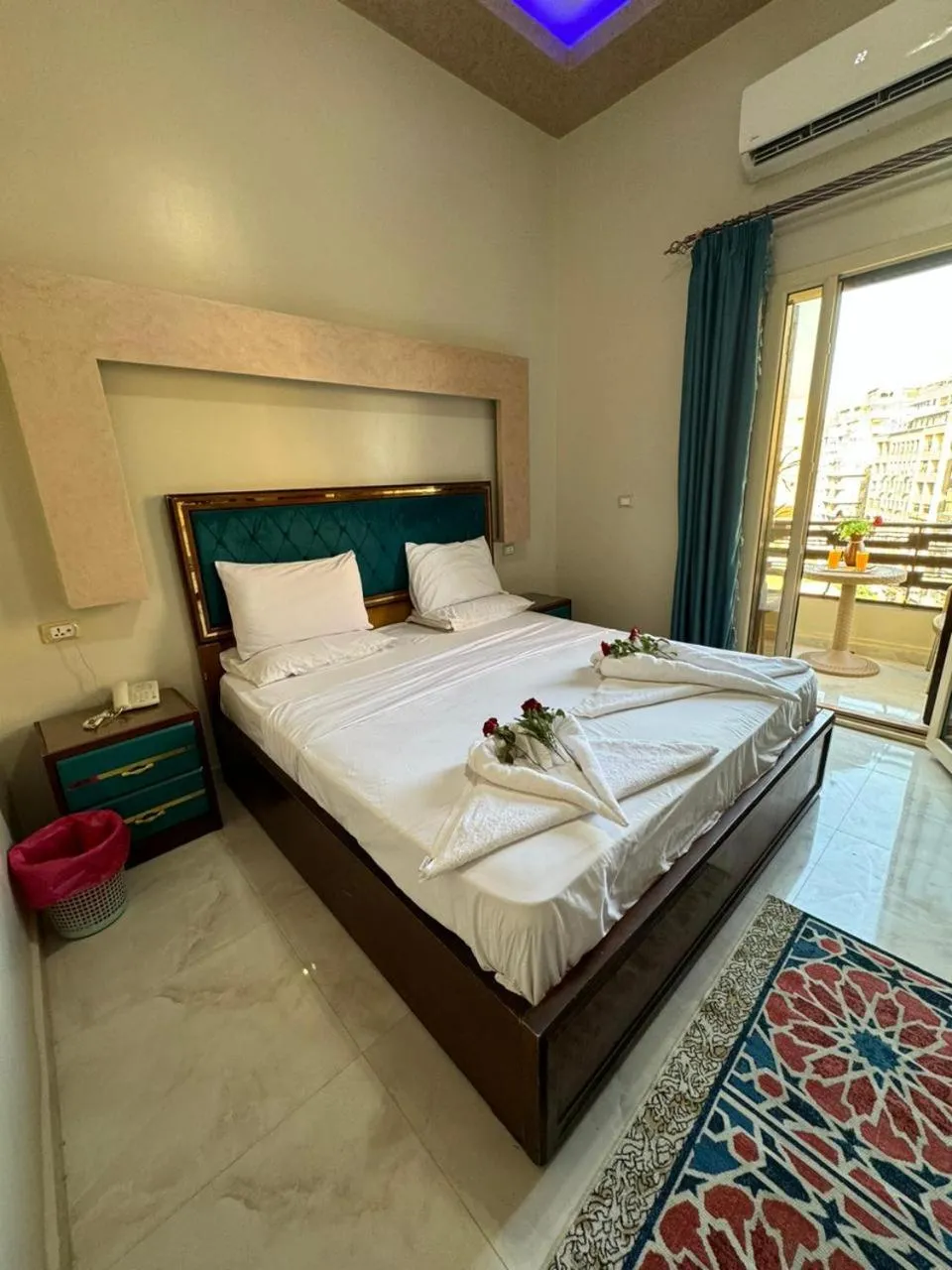 Bed in Golden Palace Hotel