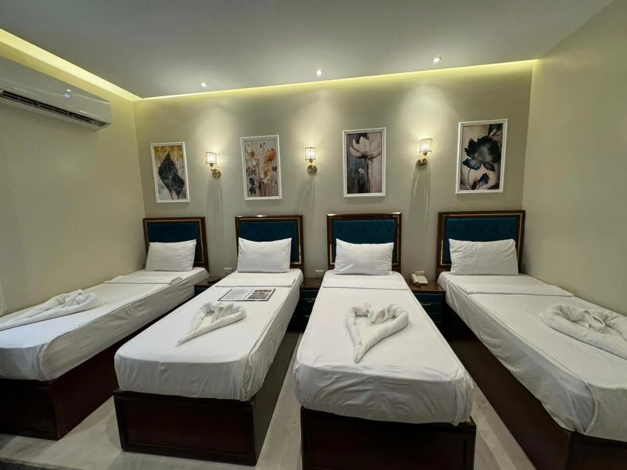 Bed in Golden Palace Hotel