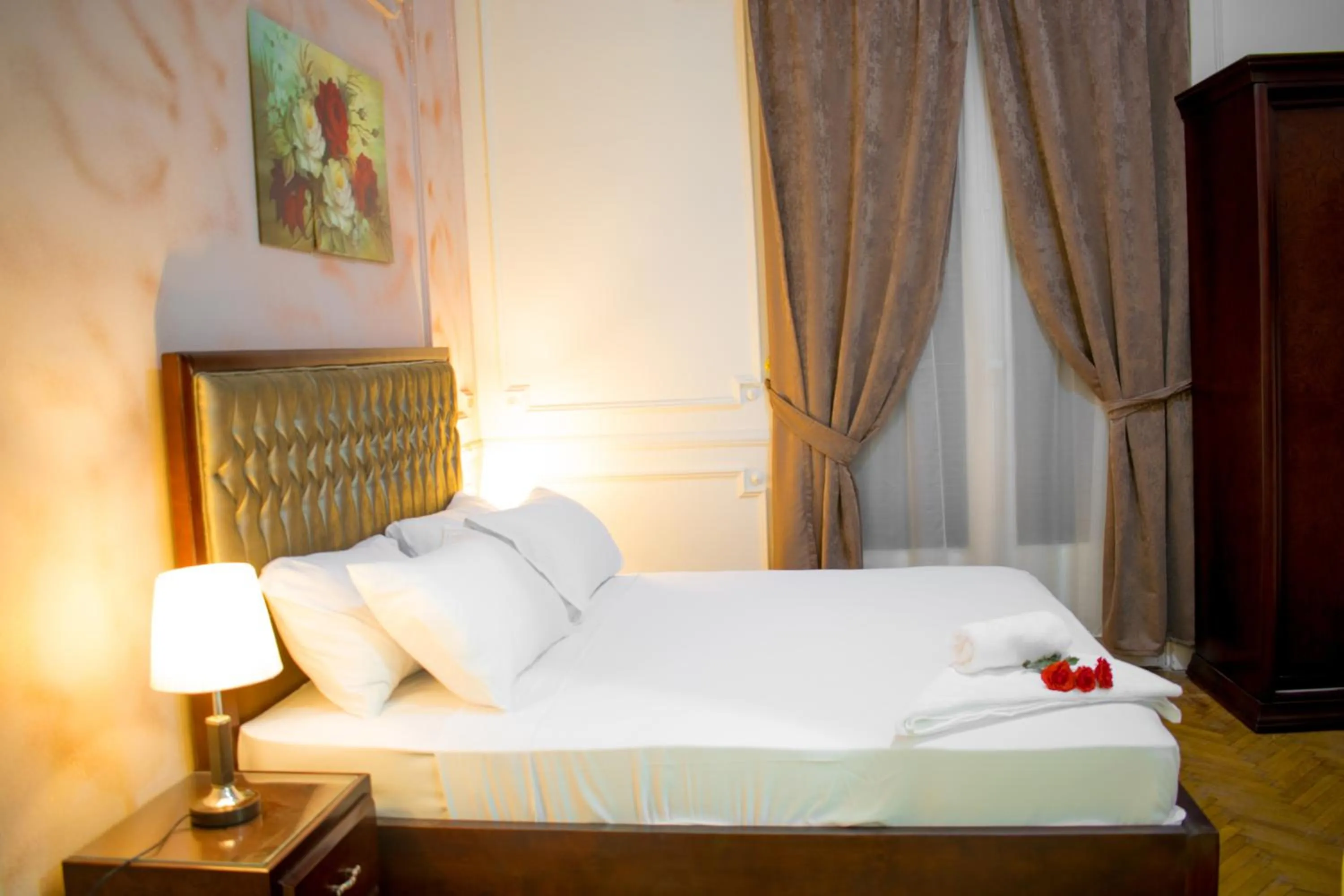 Bed in Golden Palace Hotel