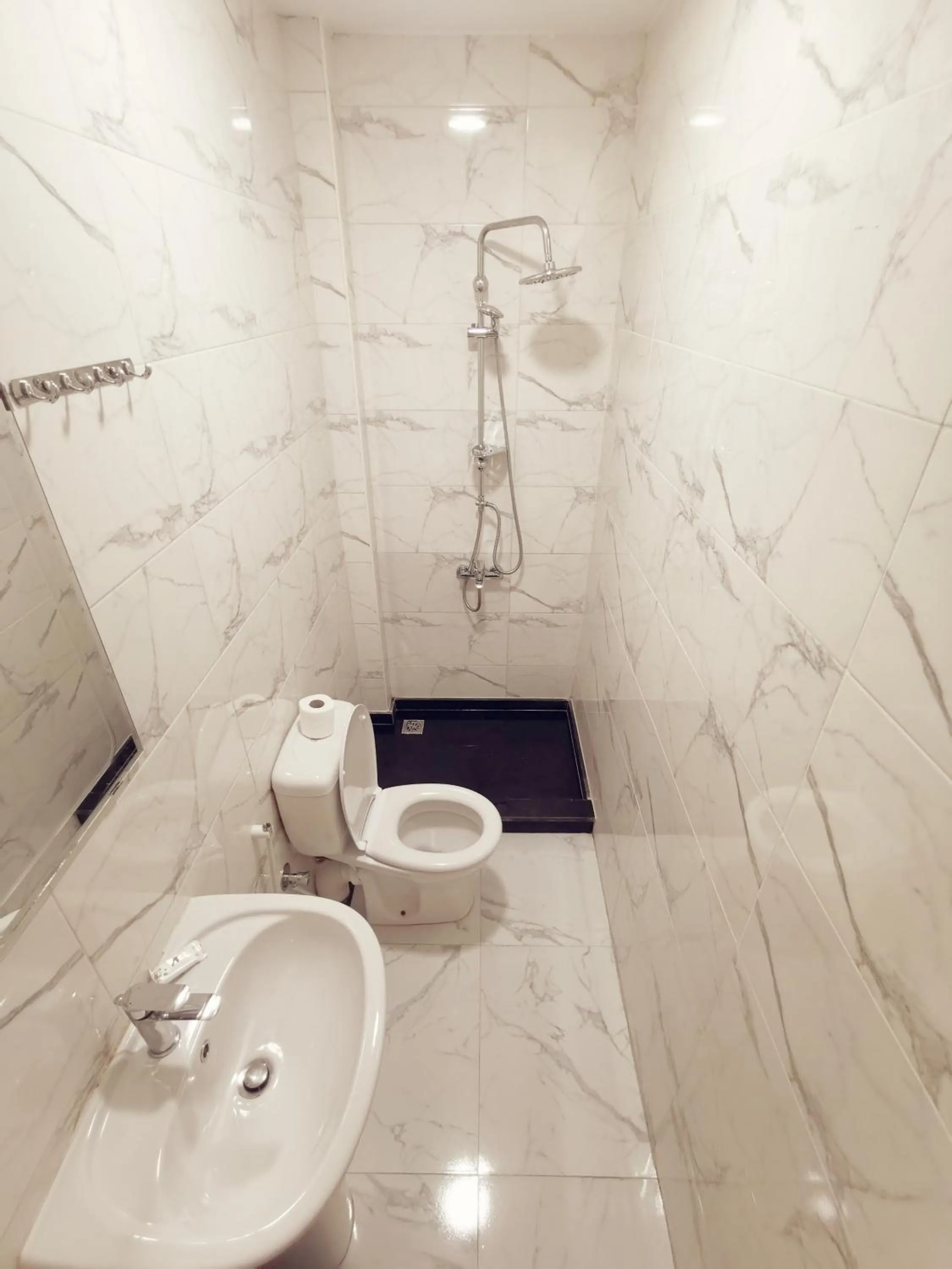 Bathroom in Golden Palace Hotel