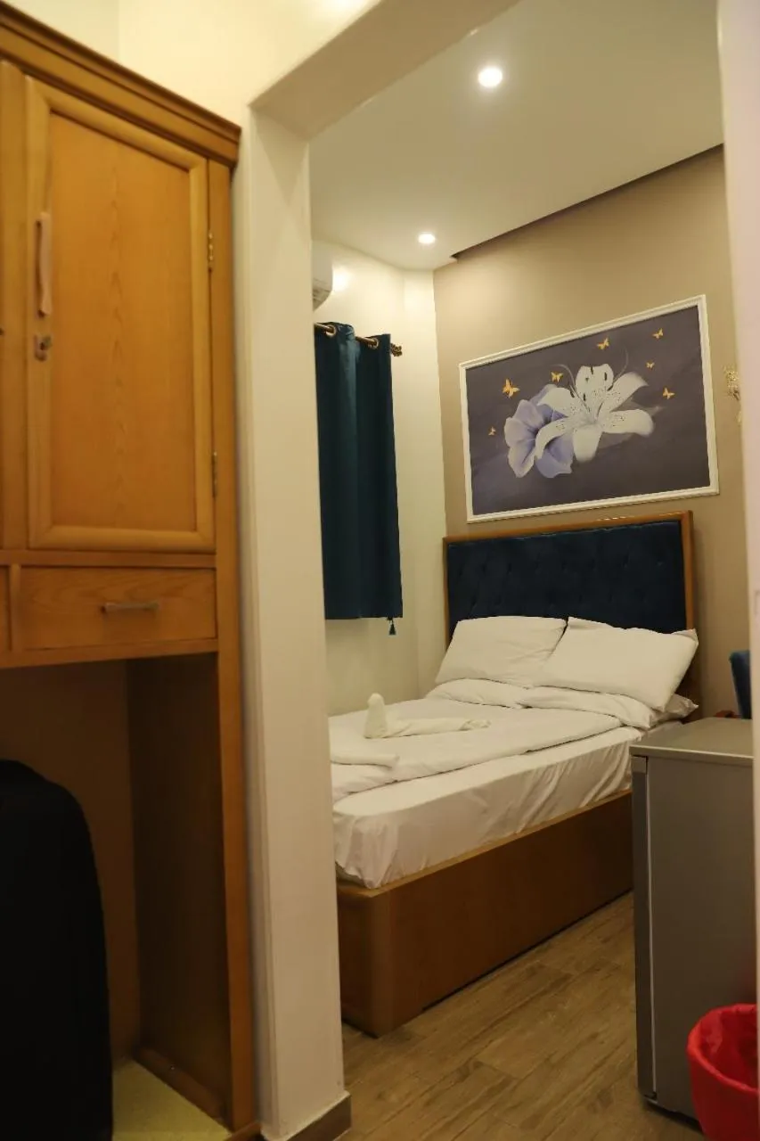 Bed in Golden Palace Hotel