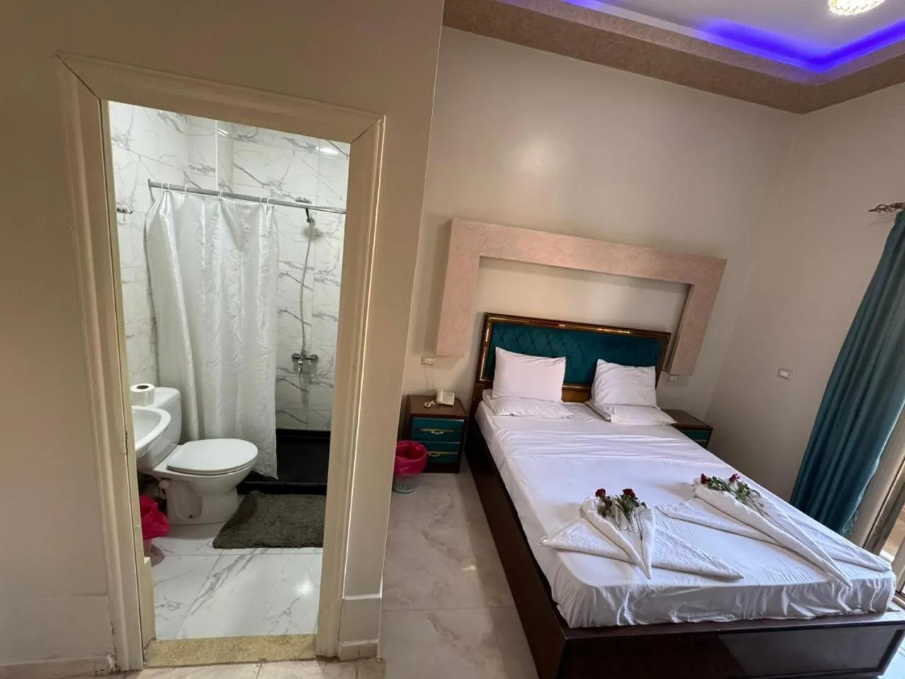 Bed in Golden Palace Hotel