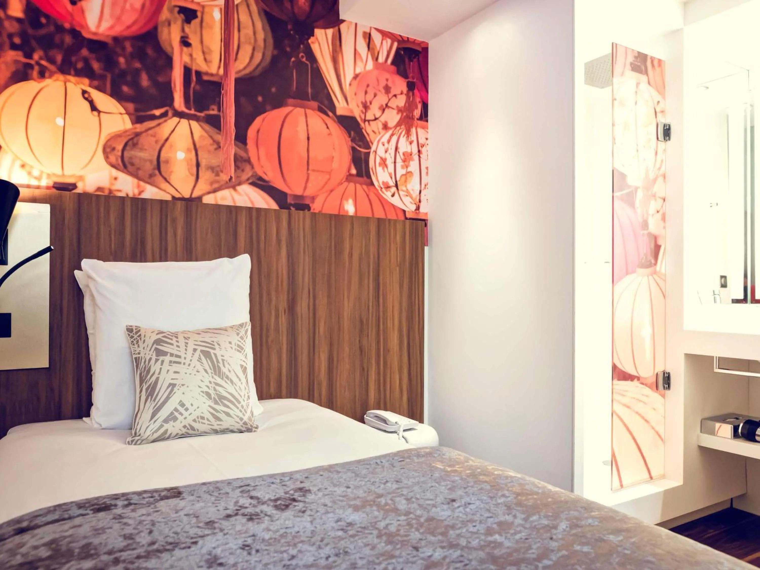 Bedroom, Bed in Mercure Lyon Centre Plaza République