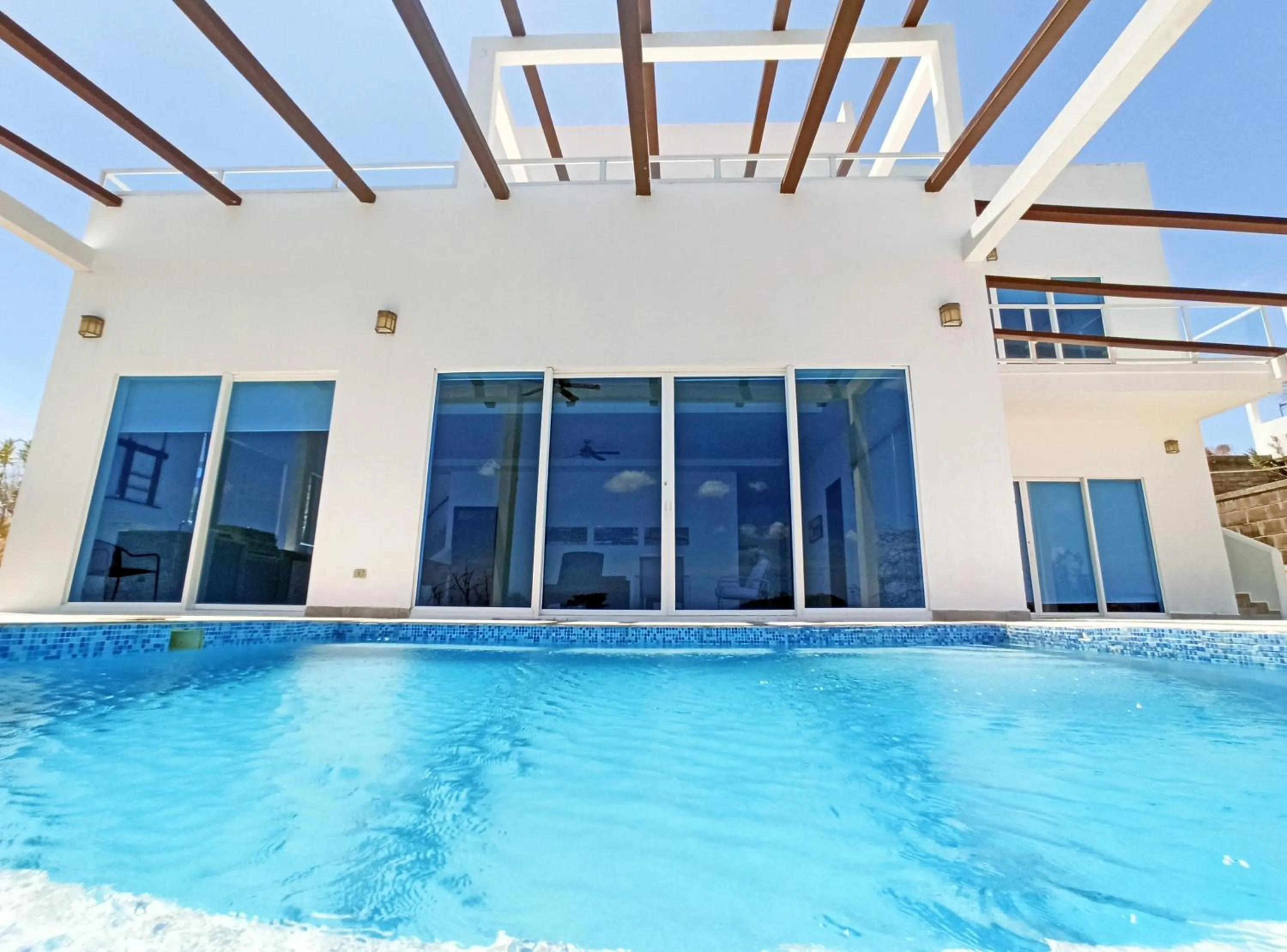 Swimming pool in Surf Ranch Resort - Popoyo