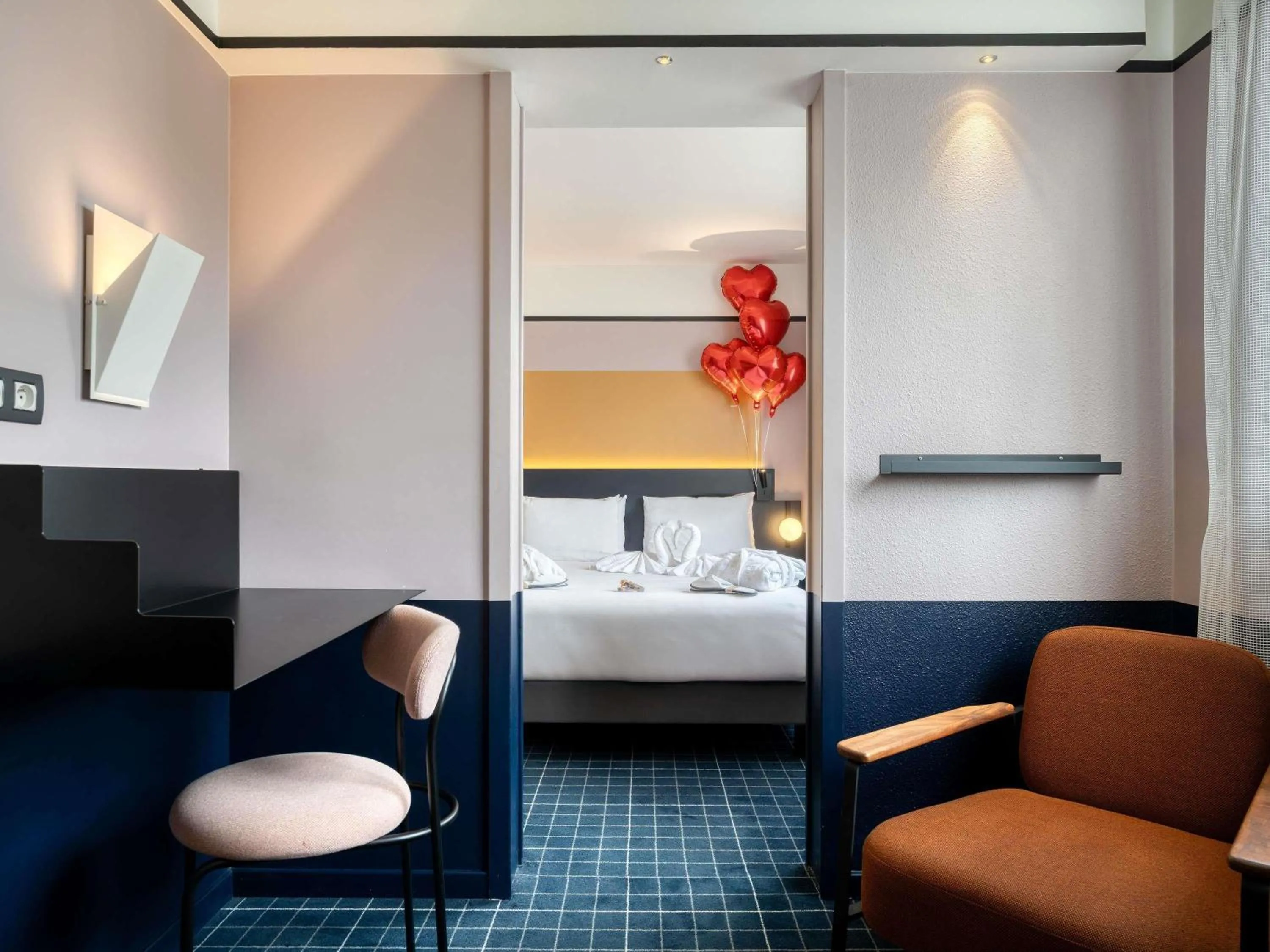 Bedroom, Bed in Mercure Paris 15 Porte de Versailles