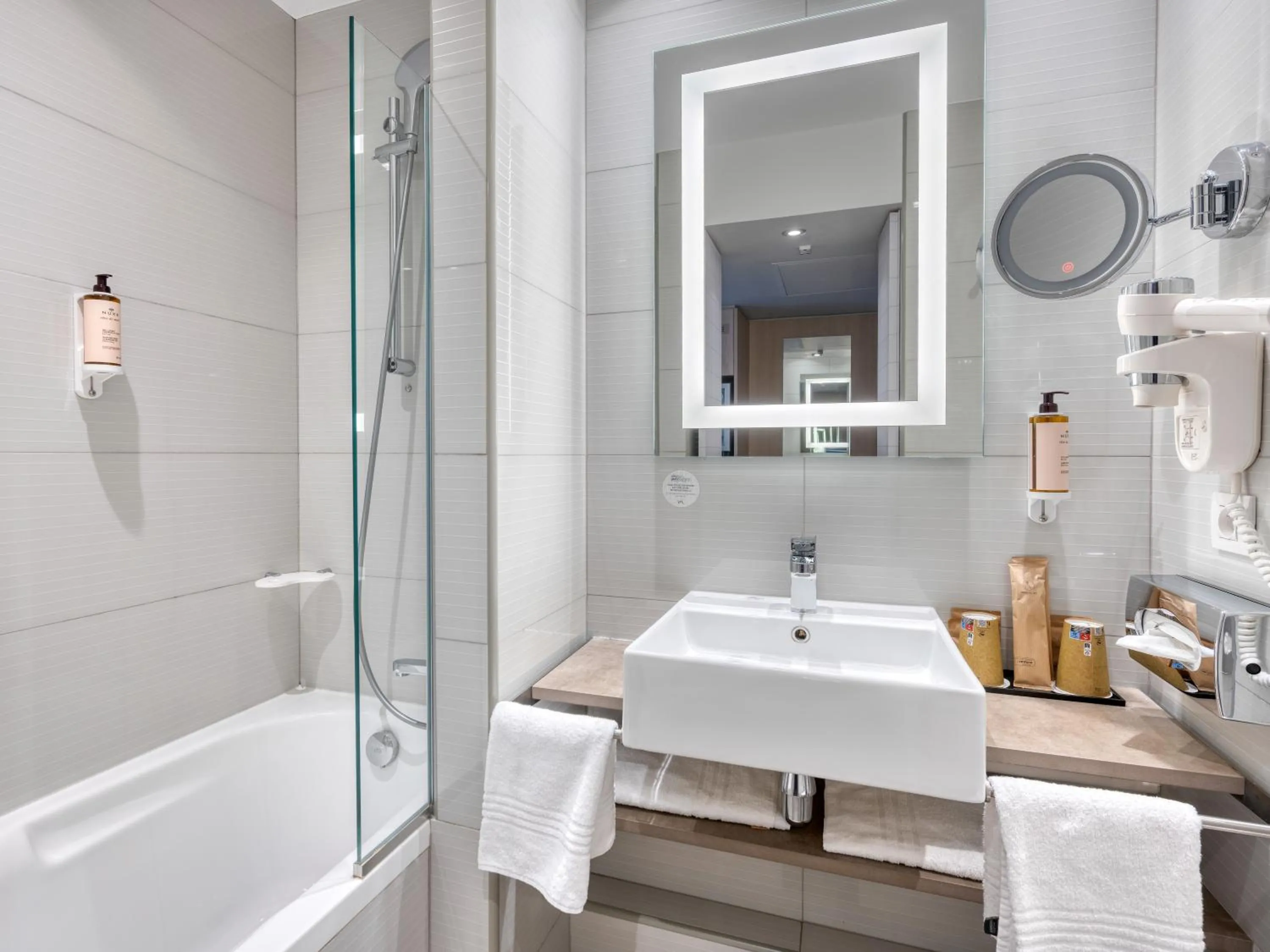 Shower in Mercure Paris 15 Porte de Versailles